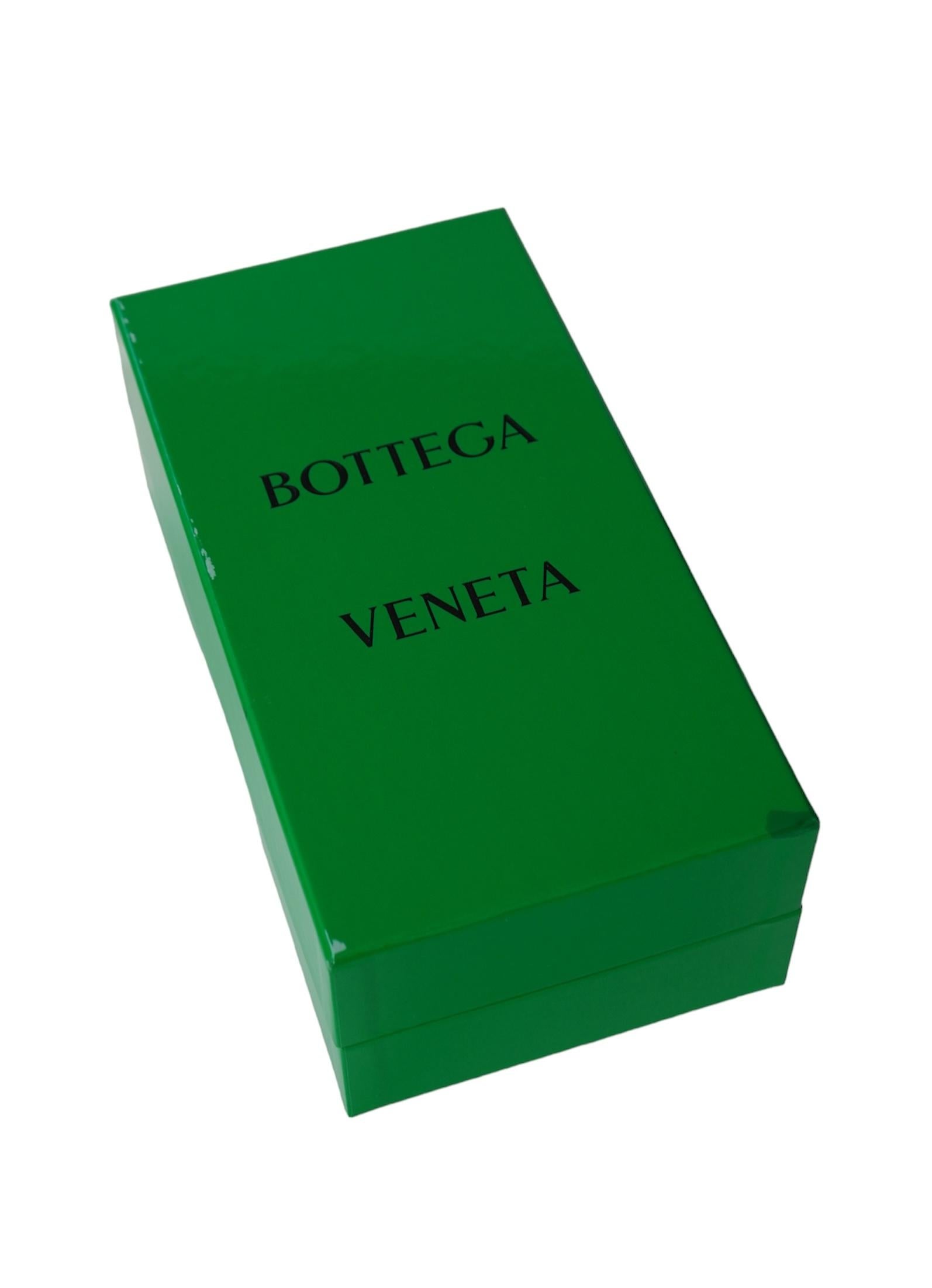 Bottega Venetta Schwarz Quadratische Zehensandalen mit Absatz Größe 41
Ausgezeichneter Zustand
Absatzhöhe: 4