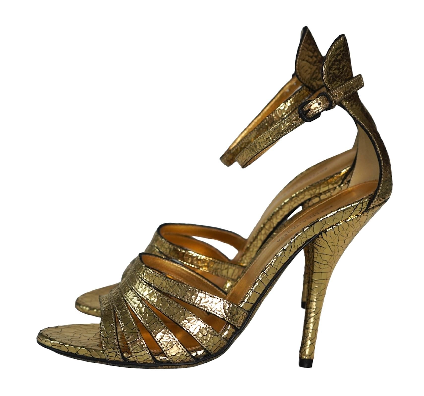 Bottega Venetta Sandali con tacco in oro metallizzato Sz 40.5 In condizioni ottime in vendita a Beverly Hills, CA
