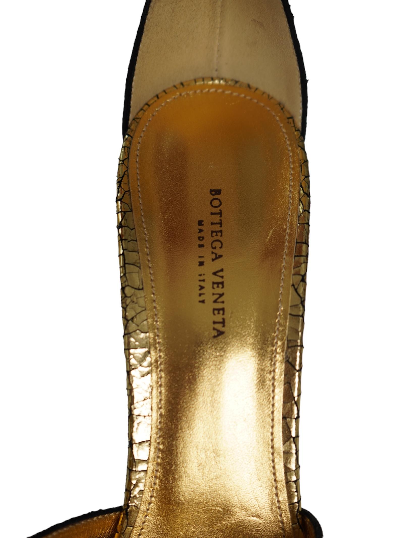 Bottega Venetta Sandali con tacco in oro metallizzato Sz 40.5 in vendita 1
