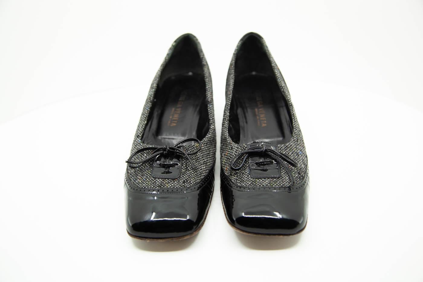 Bottega Veneta Very Vintage flats. Tweed and lace front. Original box and dust bags.
size 10 B 