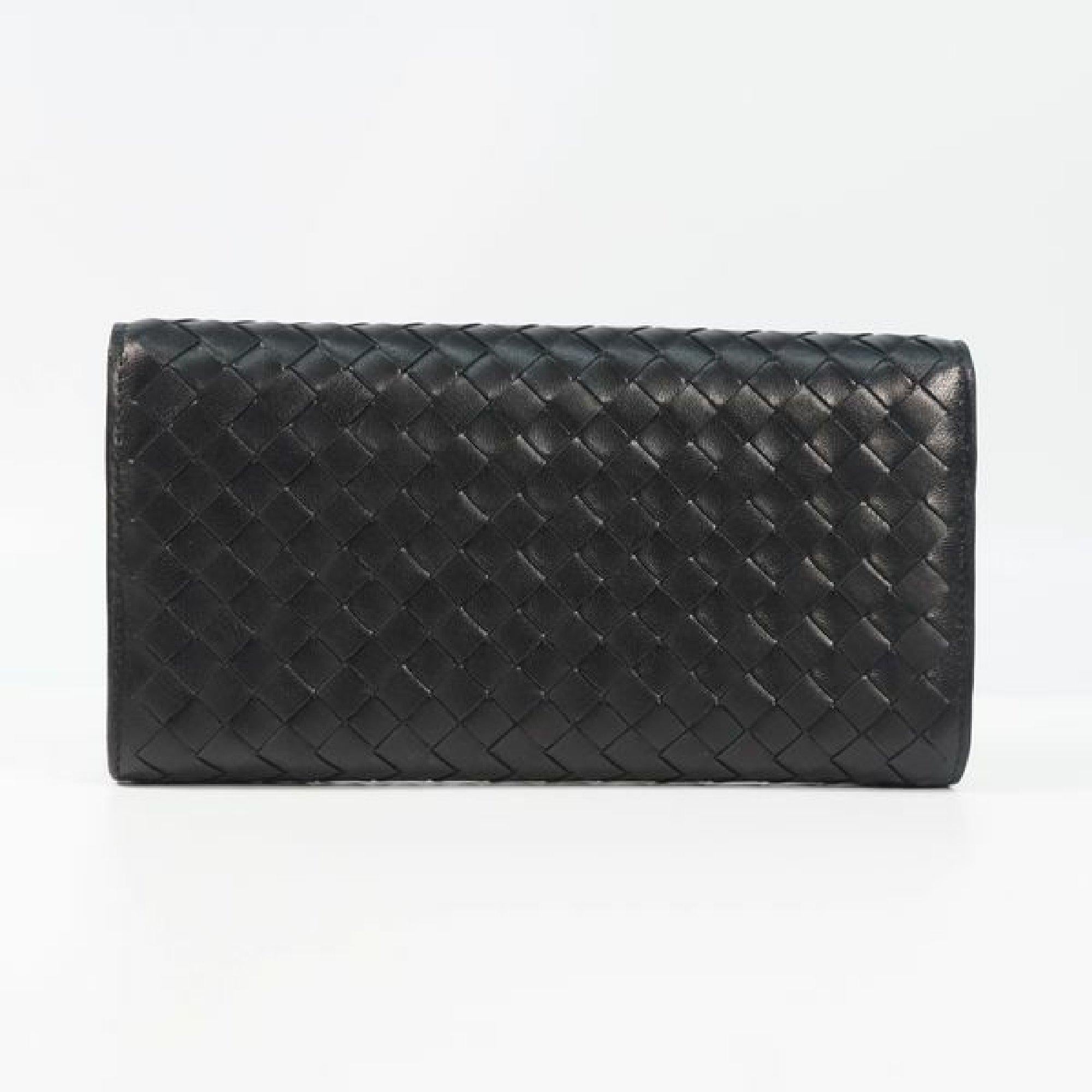 An authentic BOTTEGAVENETA BOTTEGA VENETA Intrecciato continental Wallet Mens long wallet 150. The color is Black. The outside material is made of black Lambskin leather. The pattern is Intrecciato continental Wallet. This item is Contemporary. The