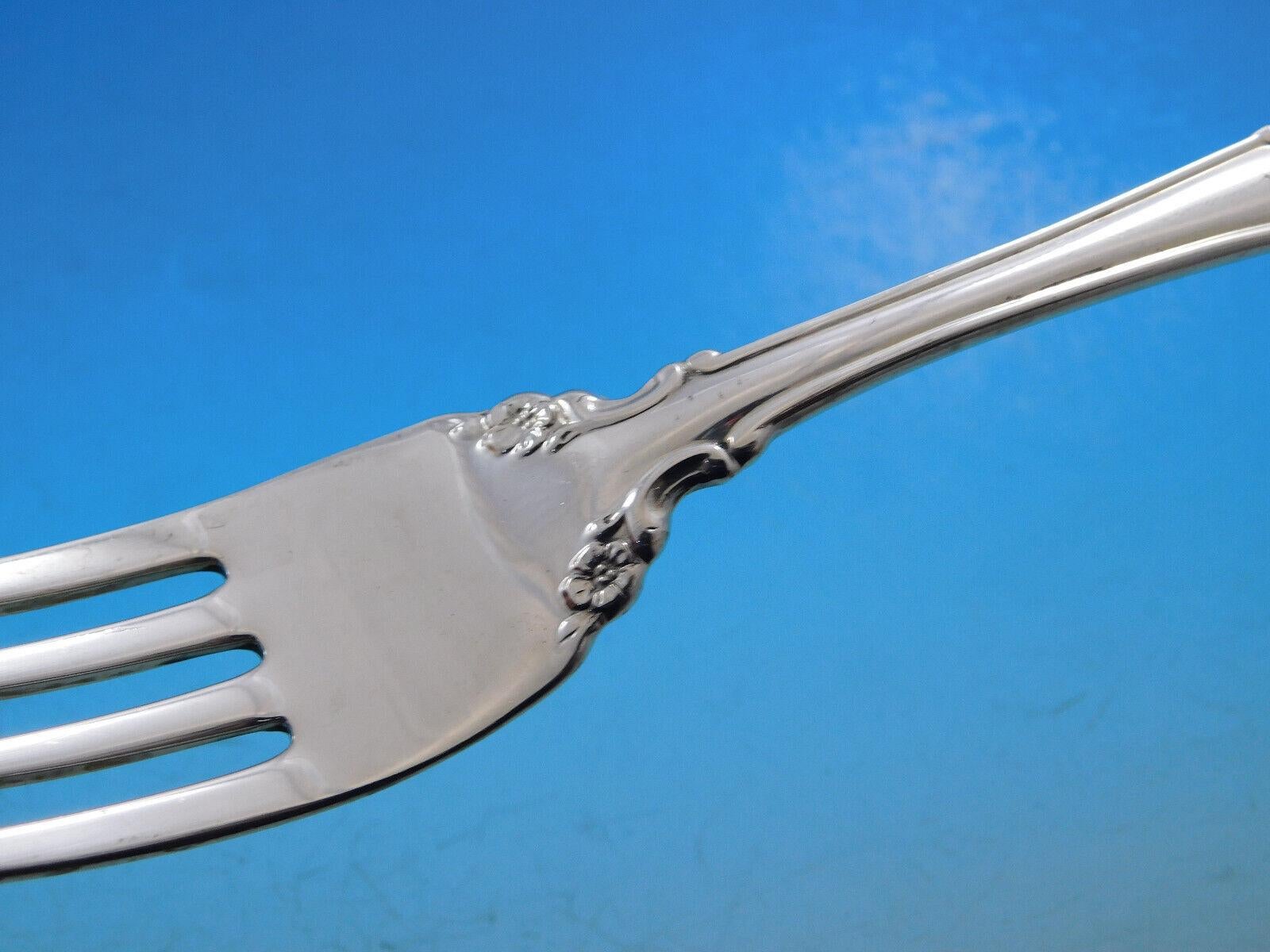 Superbe ensemble de couverts en argent sterling Botticelli by Oneida, 51 pièces. Cet ensemble comprend :

12 couteaux, 9 1/2
12 fourchettes, 7 1/2