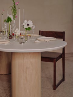 Botticelli dining table in microcement and wood veneer by Marlot Baus