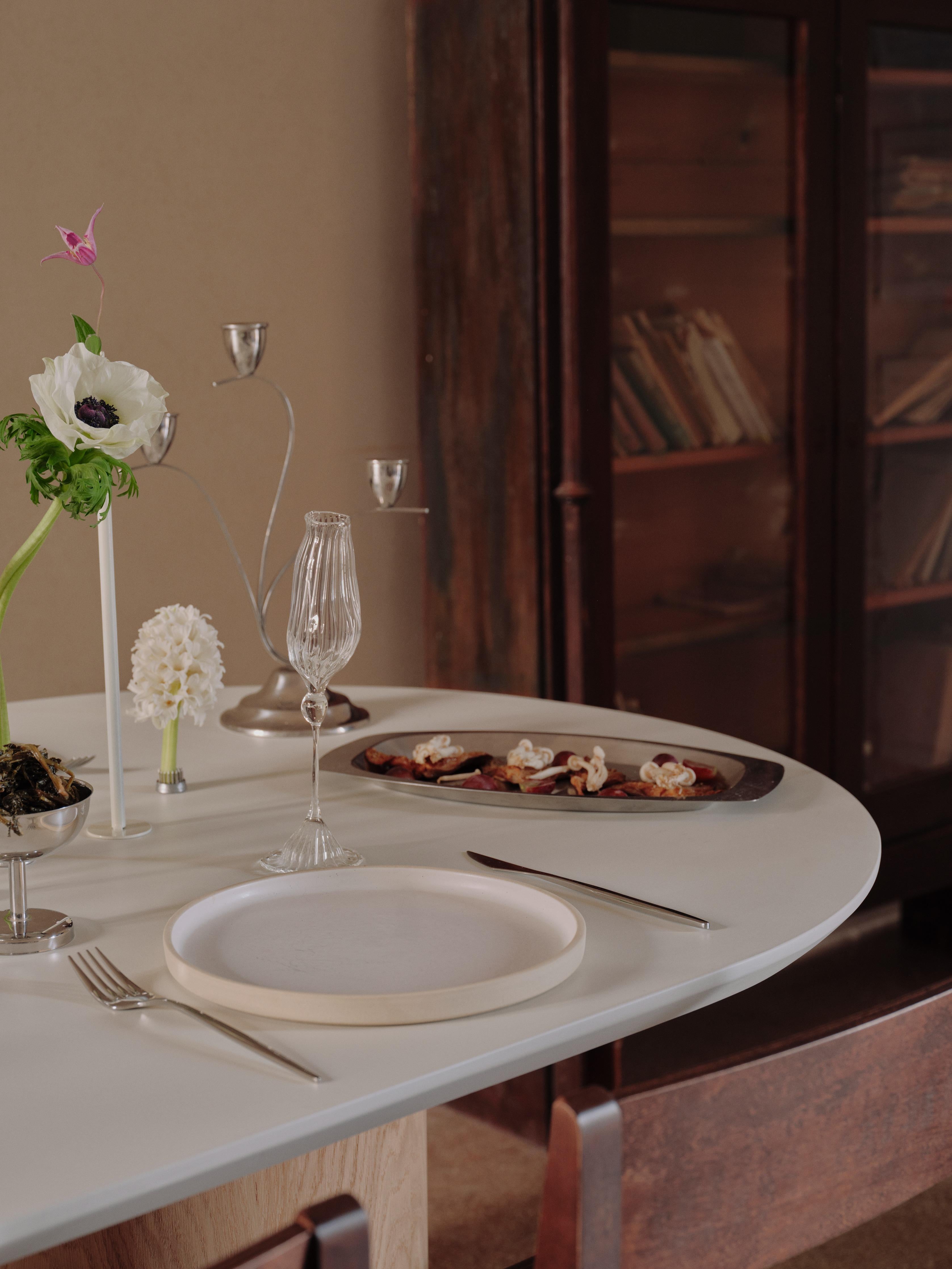 Spanish Botticelli dining table in microcement and wood veneer by Marlot Baus For Sale