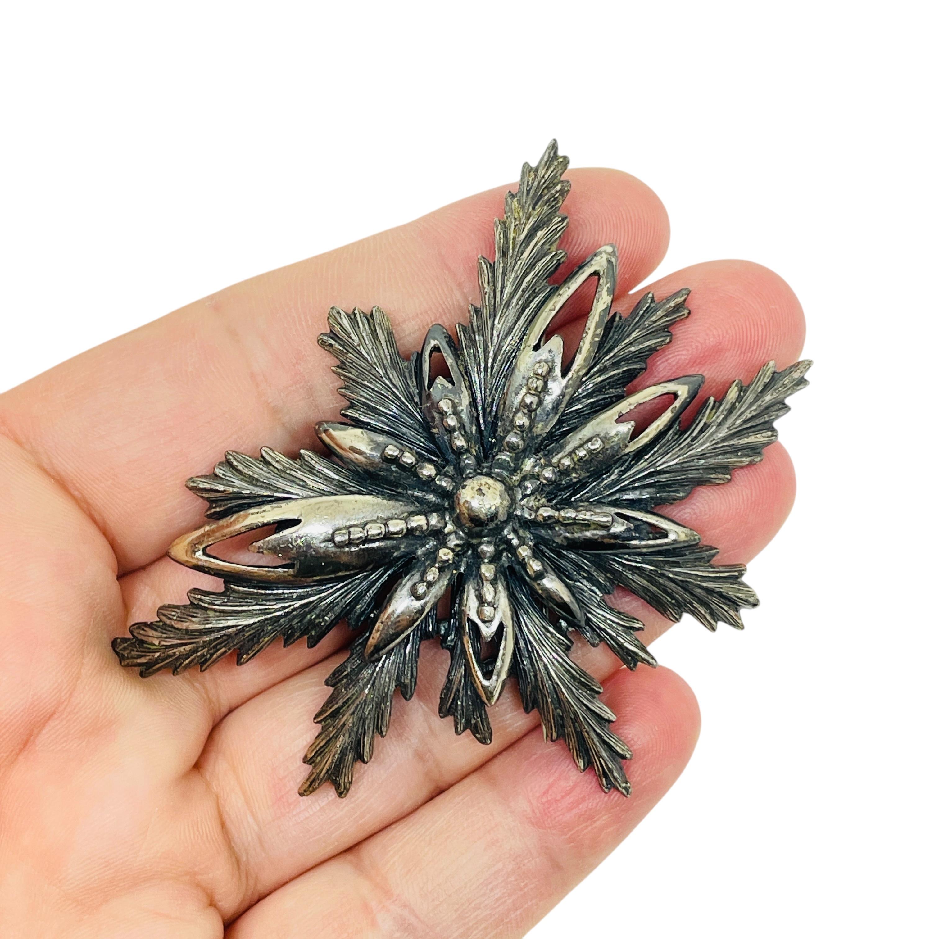 Donna Spilla firmata BOTTICELLI con strass in tono d'argento in vendita