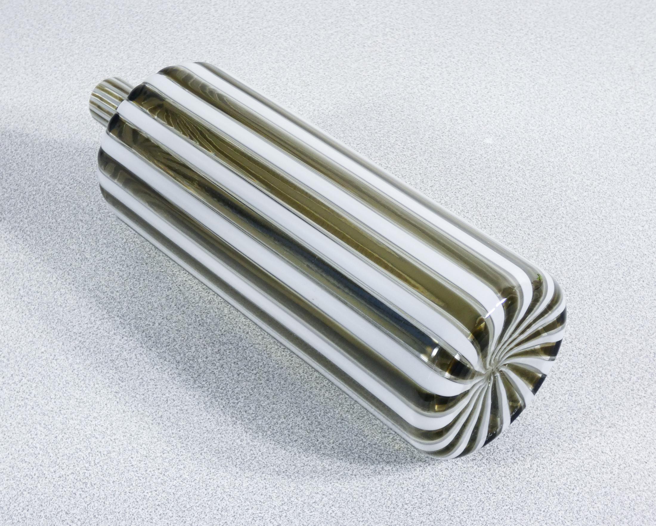 Bottiglia in vetro soffiato A Fasce Verticali design Fulvio BIANCONI per VENINI. 1