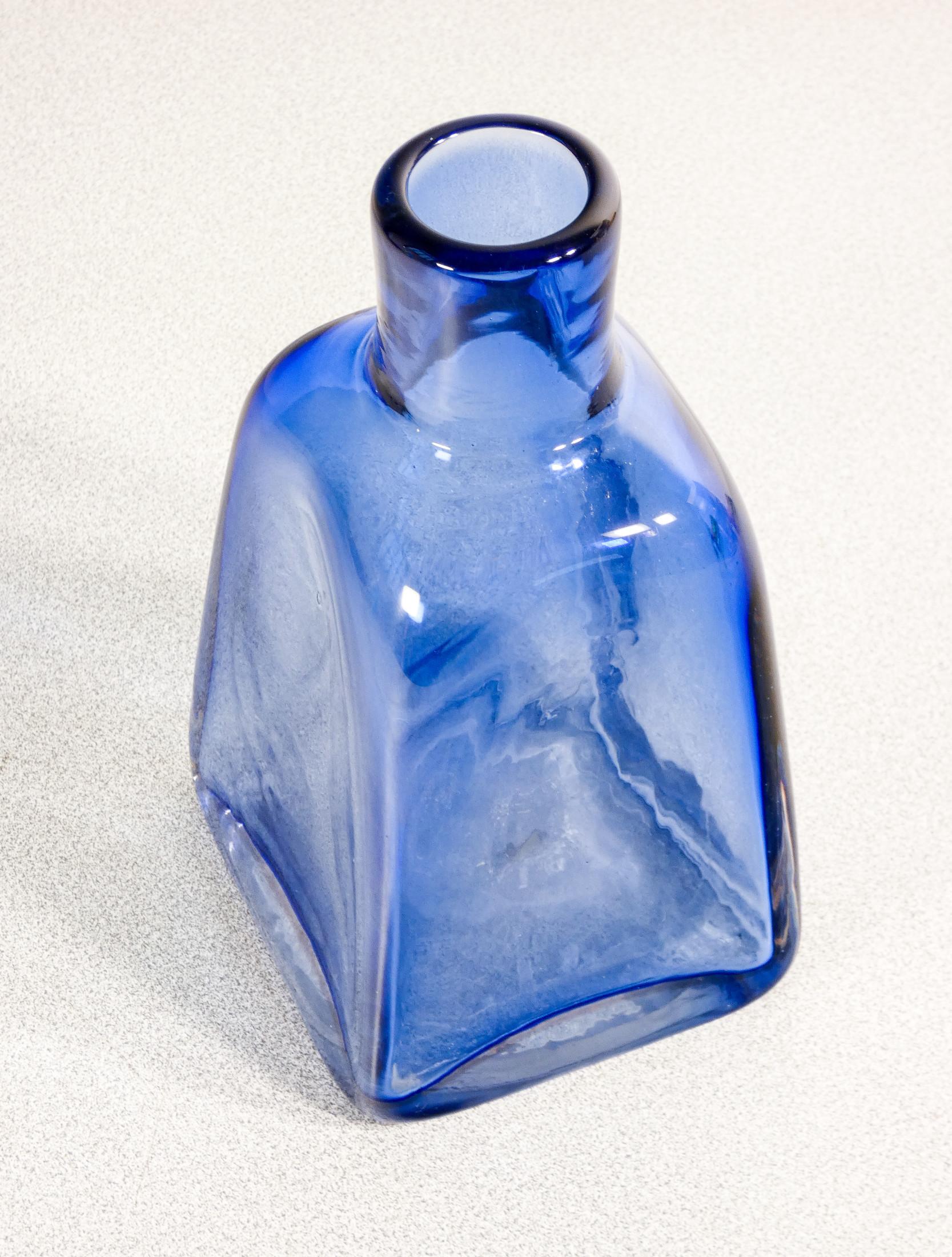 Flasche aus geblasenem Glas, entworfen von Paolo VENINI, säuregeprägt. Italien, 1950 im Angebot 2