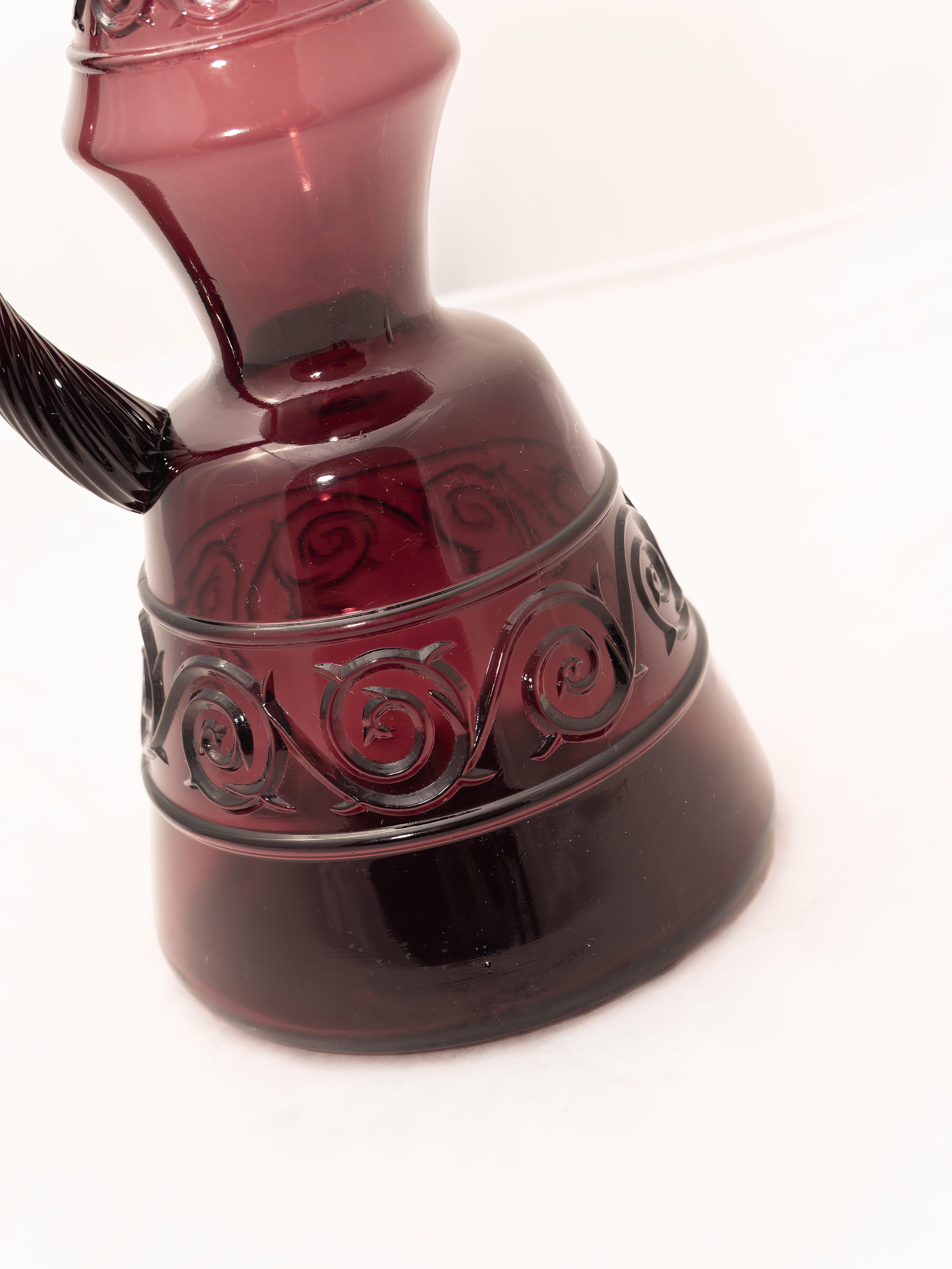 Lila Glasflasche (Dekanter), 1960er Jahre (Italian) im Angebot