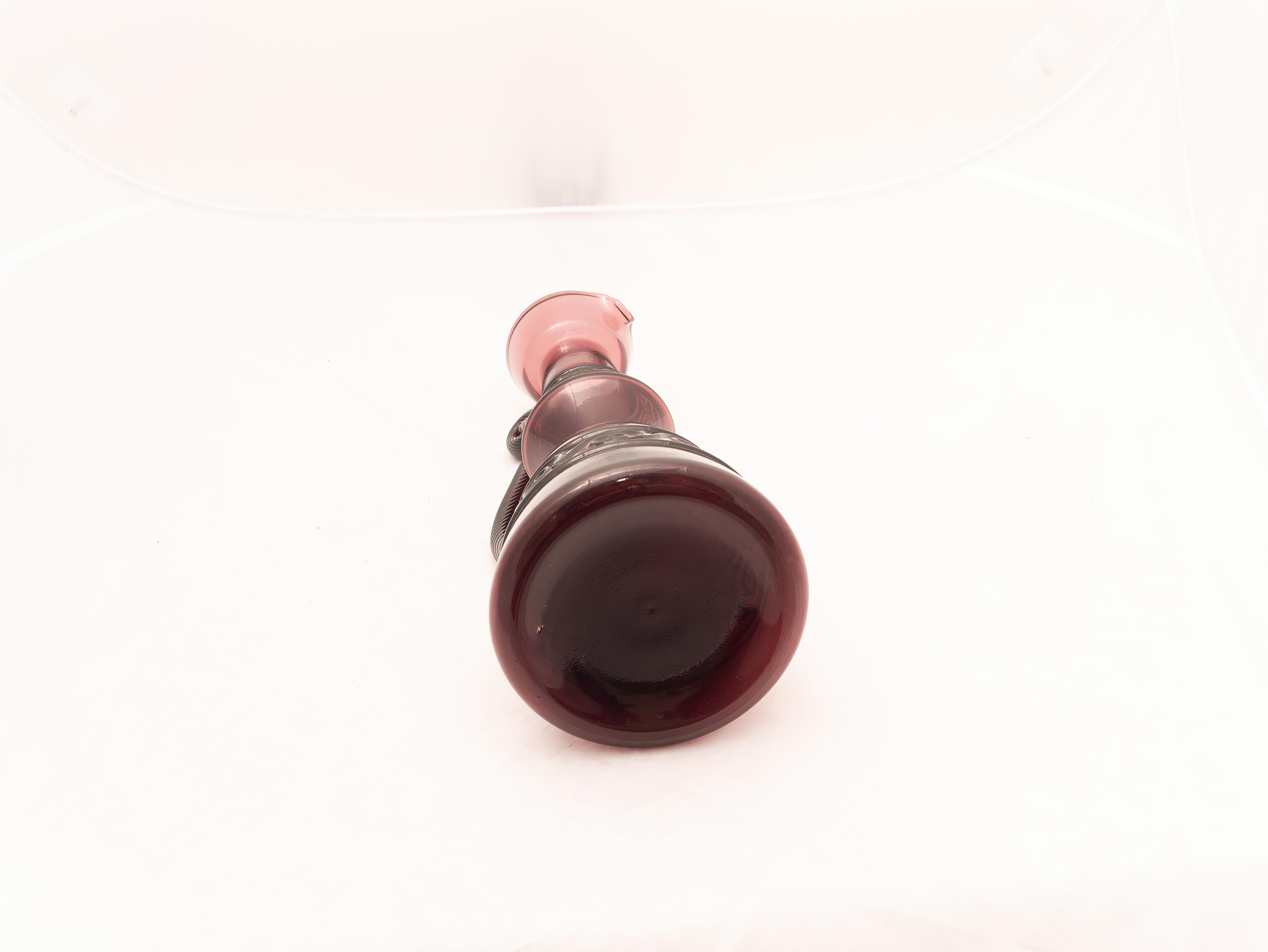 Lila Glasflasche (Dekanter), 1960er Jahre (Mid-20th Century) im Angebot