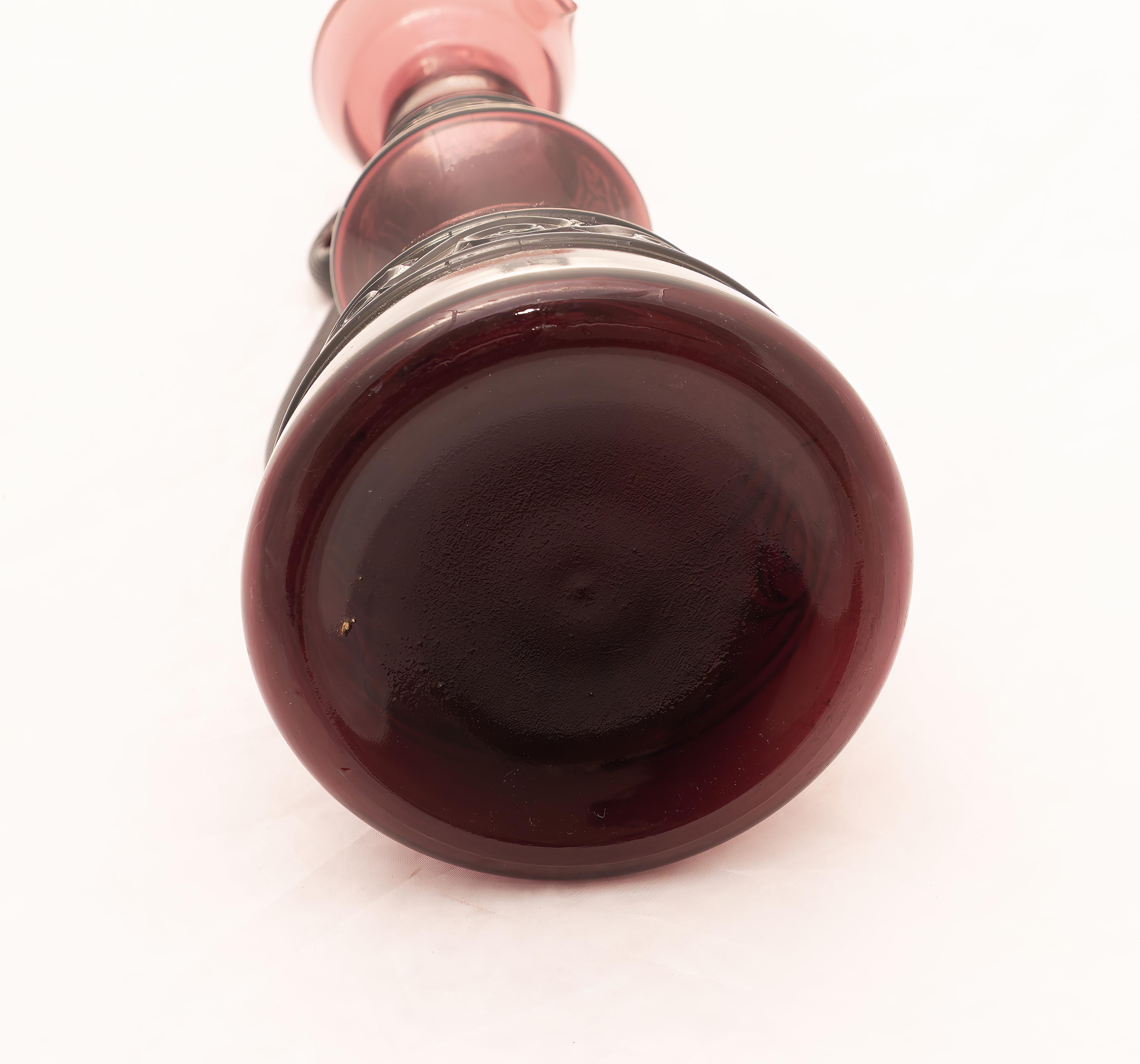 Lila Glasflasche (Dekanter), 1960er Jahre im Angebot 1