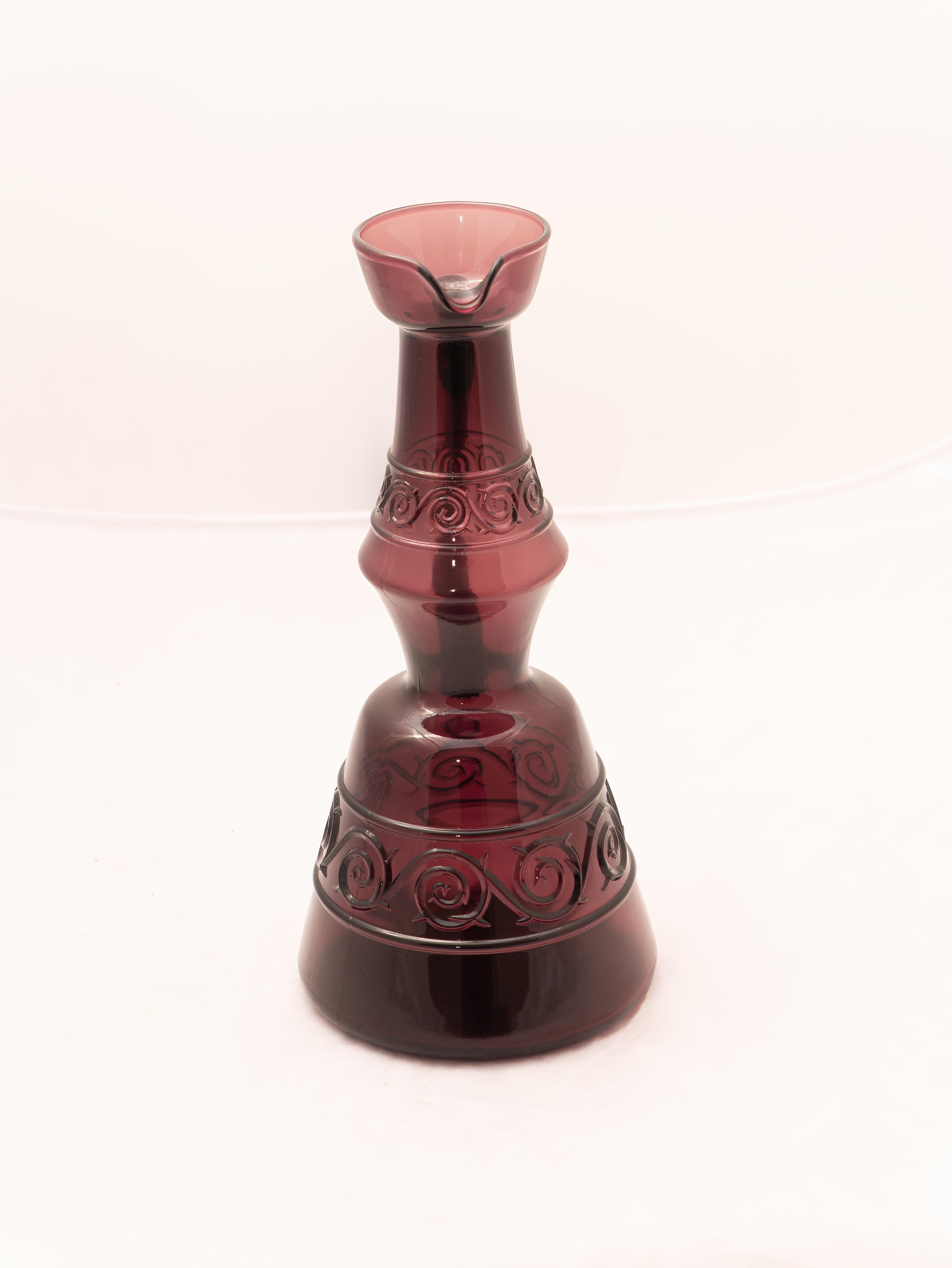 Lila Glasflasche (Dekanter), 1960er Jahre im Angebot 2