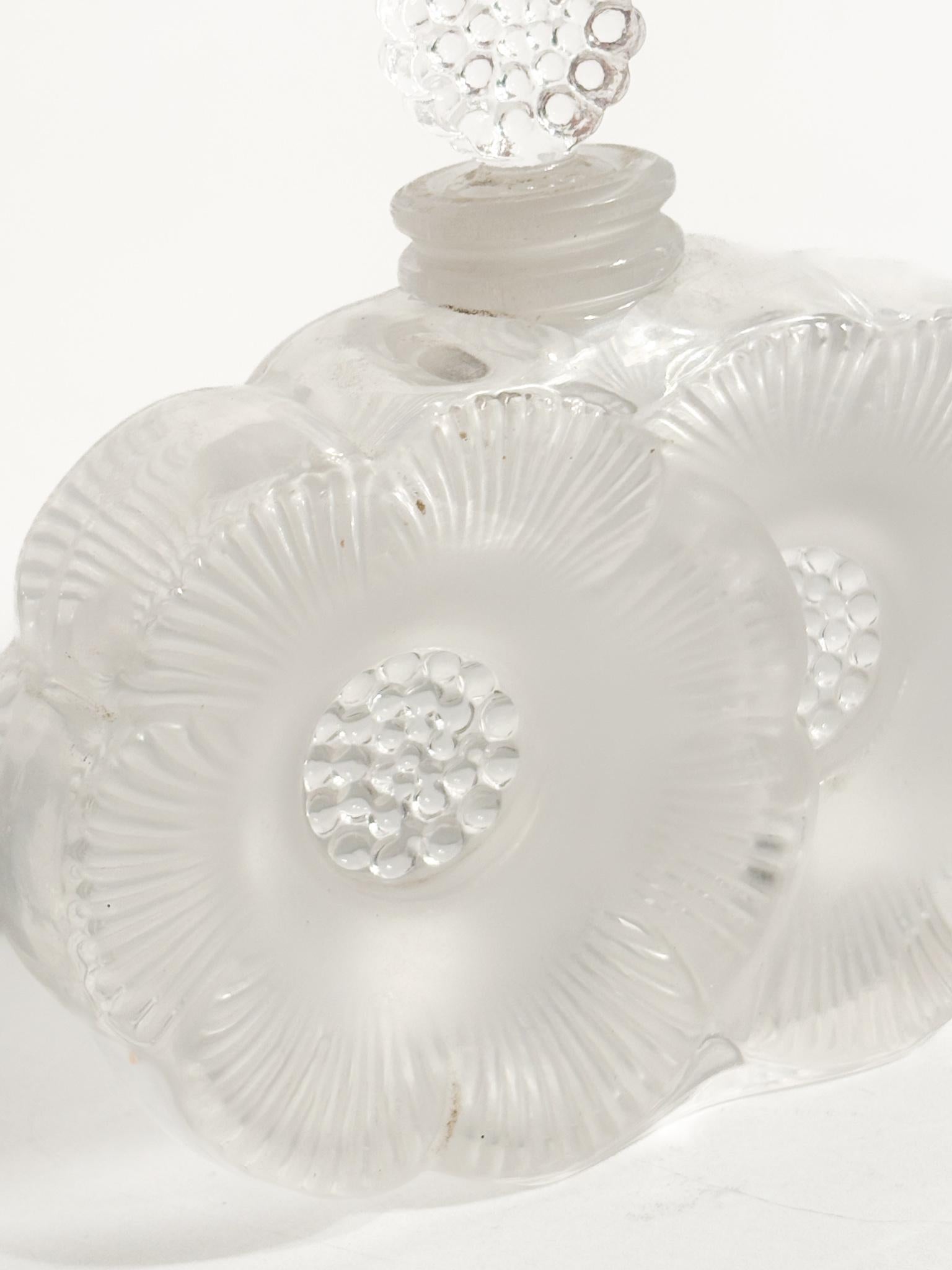 Bottiglia Portaprofumo in Cristallo di Lalique Deux Fleurs Anni 80 in vendita 5