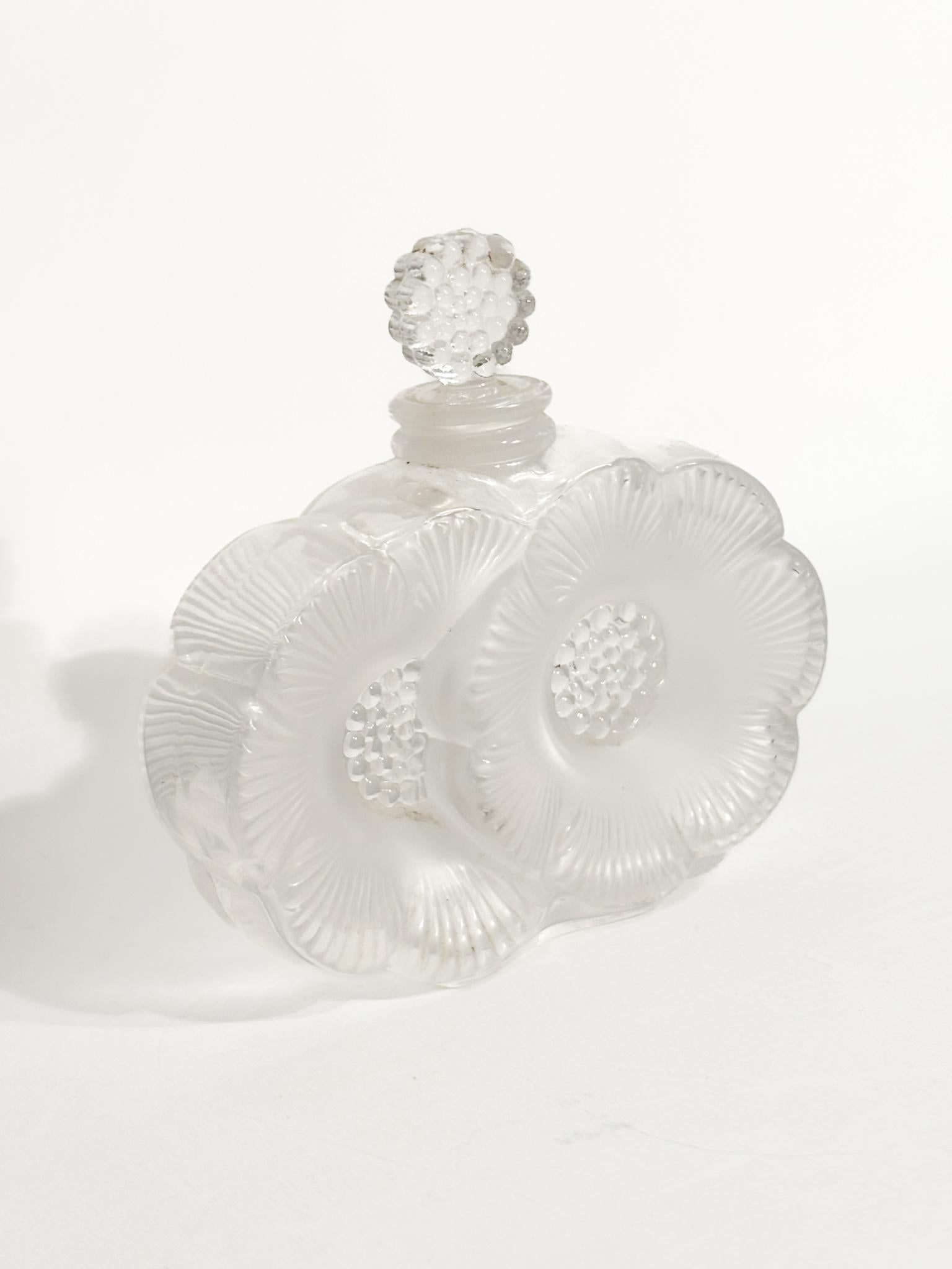French Bottiglia Portaprofumo in Cristallo di Lalique Deux Fleurs Anni 80 in vendita