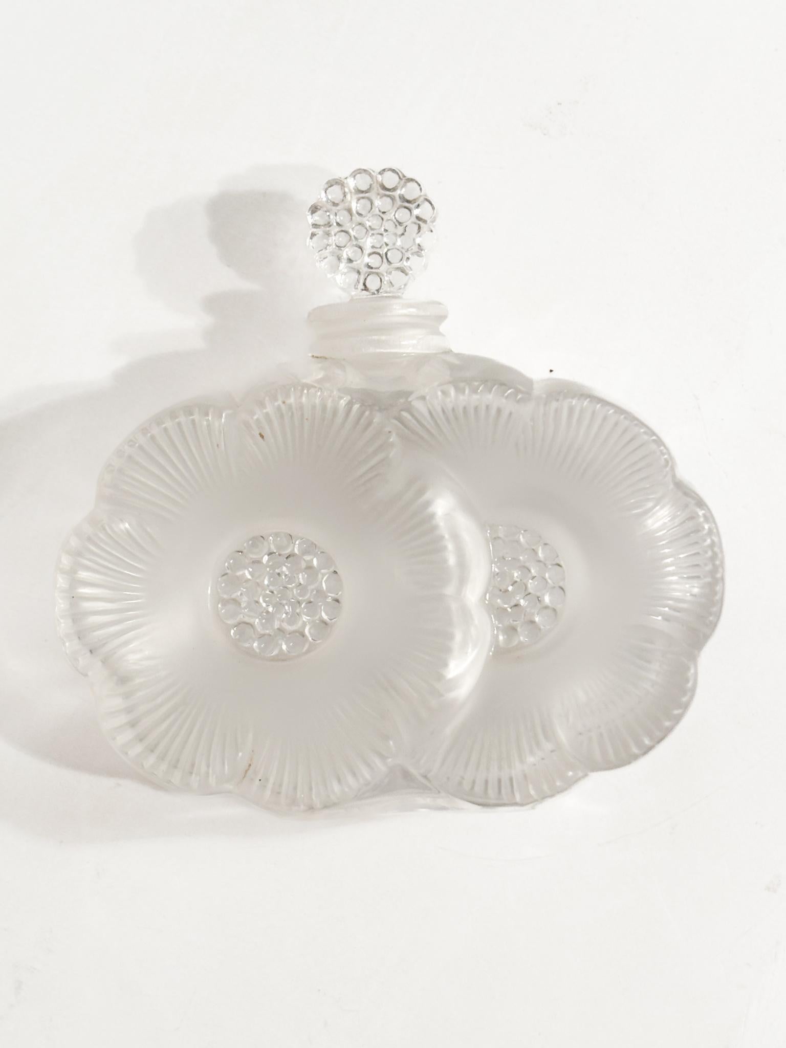 Bottiglia Portaprofumo in Cristallo di Lalique Deux Fleurs Anni 80 in vendita 3
