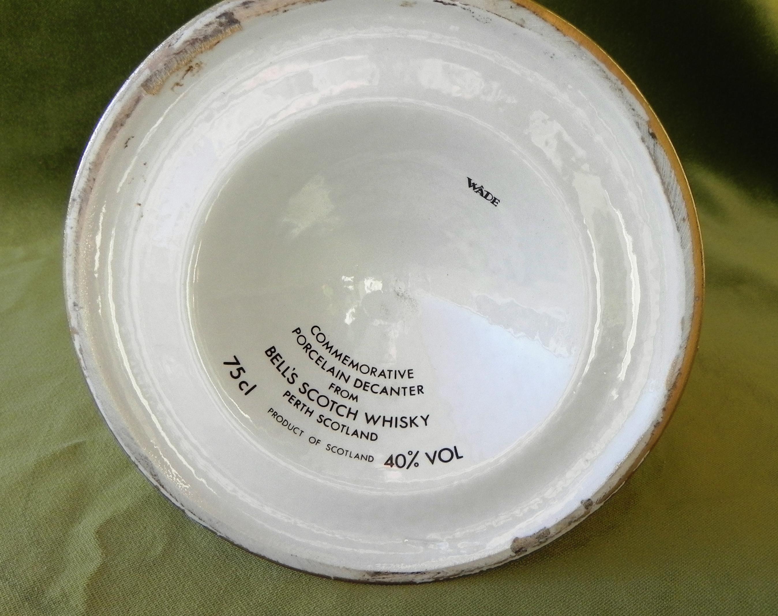 Bottiglie in ceramica commemorative Lady Diana For Sale 3