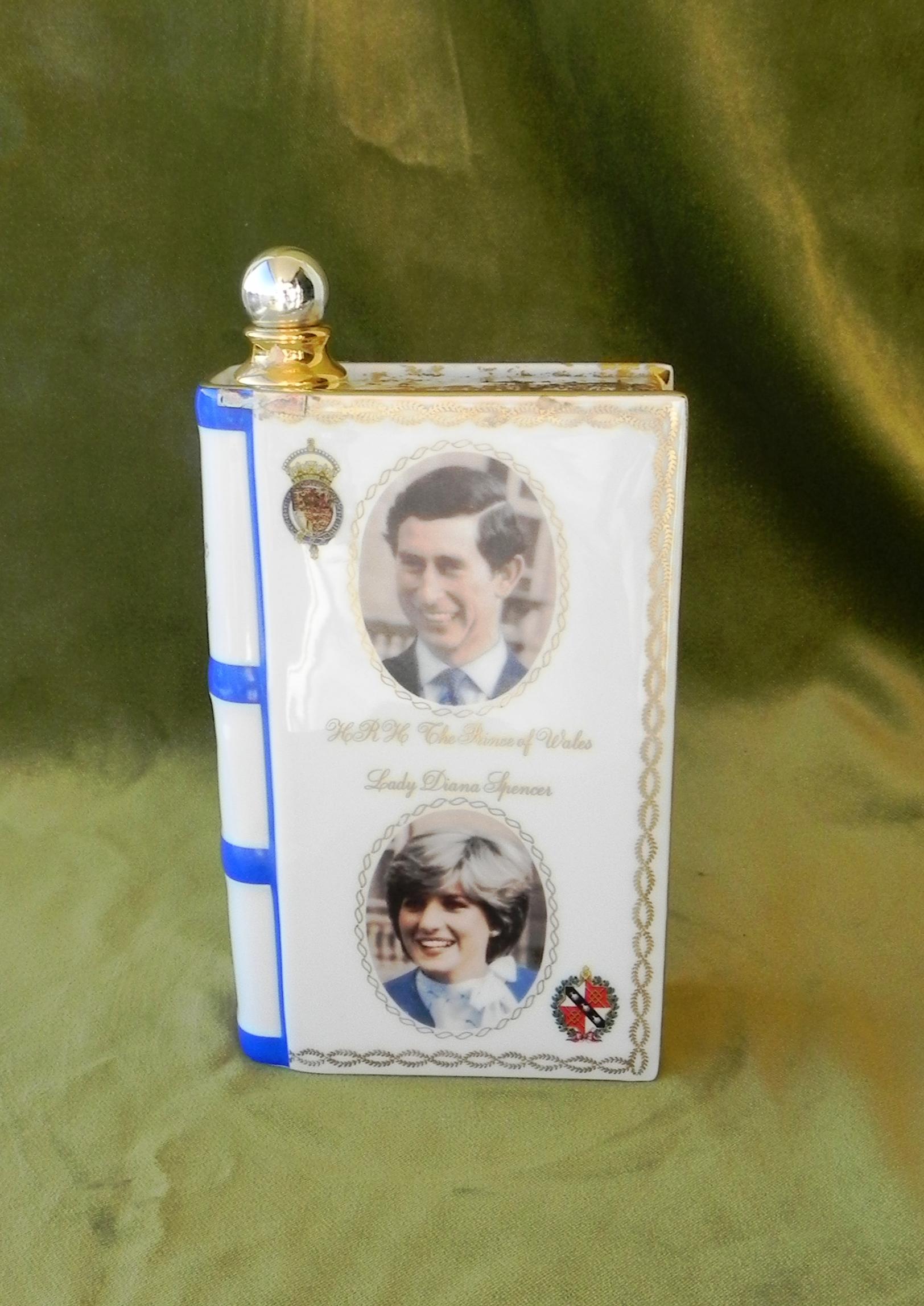 Bottiglie en céramique commémorative de Lady Diana en vente 7