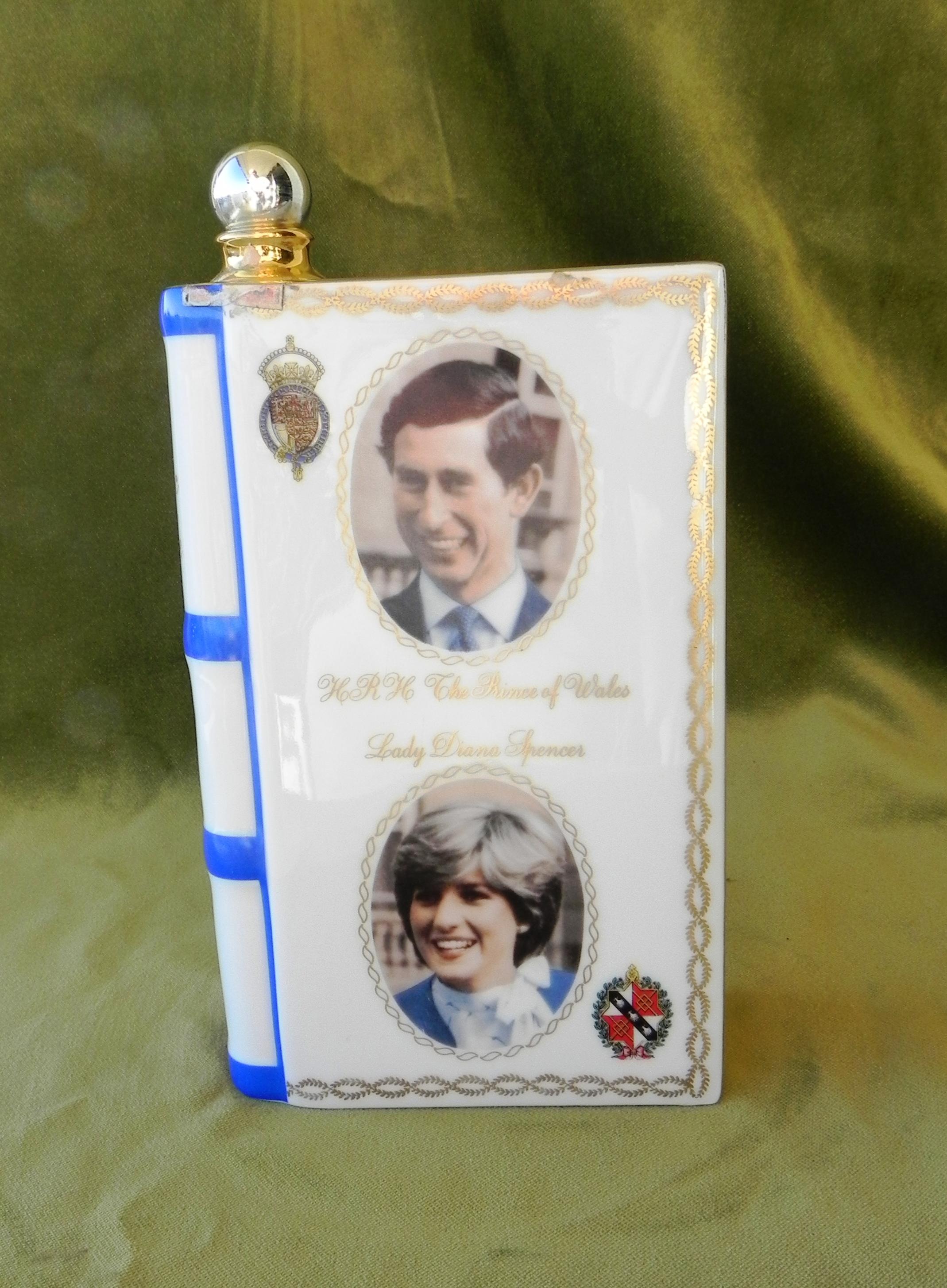 Bottiglie en céramique commémorative de Lady Diana en vente 8