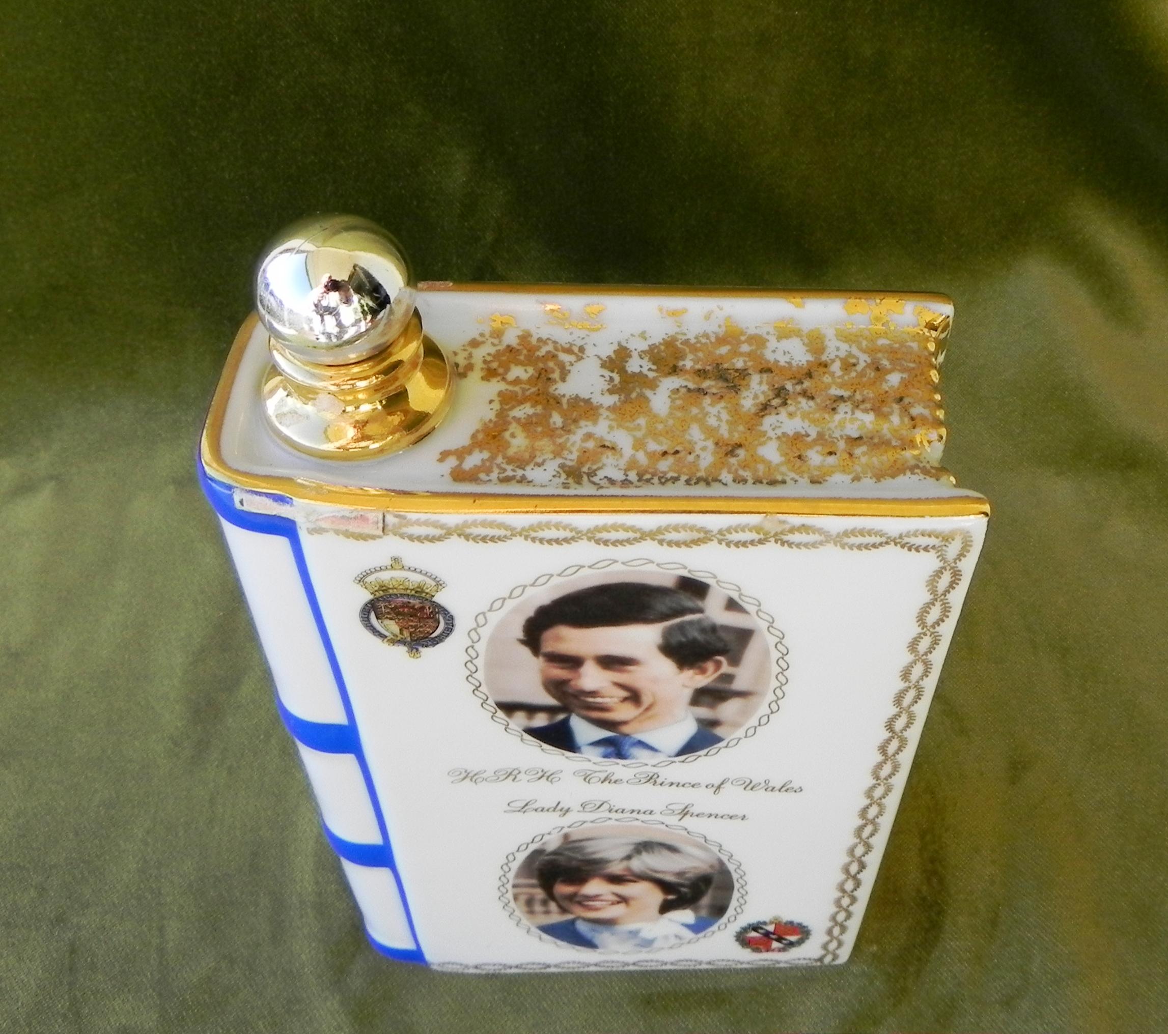 Bottiglie en céramique commémorative de Lady Diana en vente 9