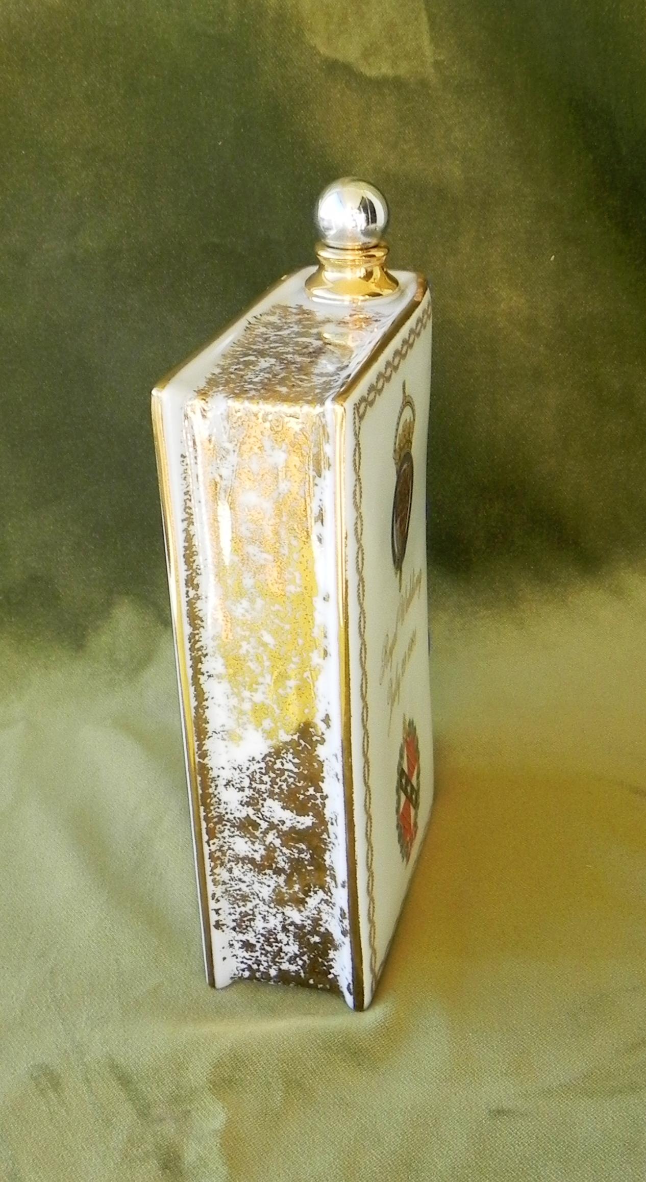 Bottiglie en céramique commémorative de Lady Diana en vente 12