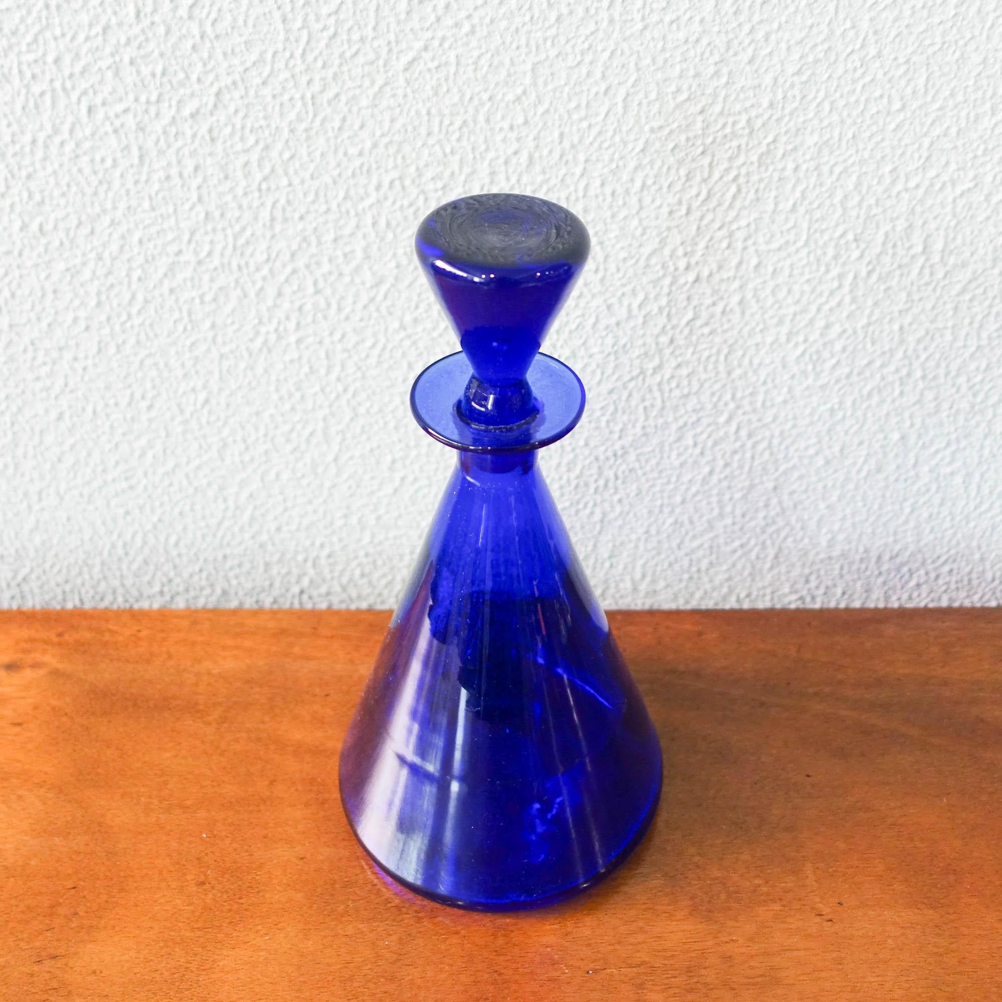 Bottle and Two Glasses in Cobalt Blue by Marinha Grande, 1950's For Sale 6