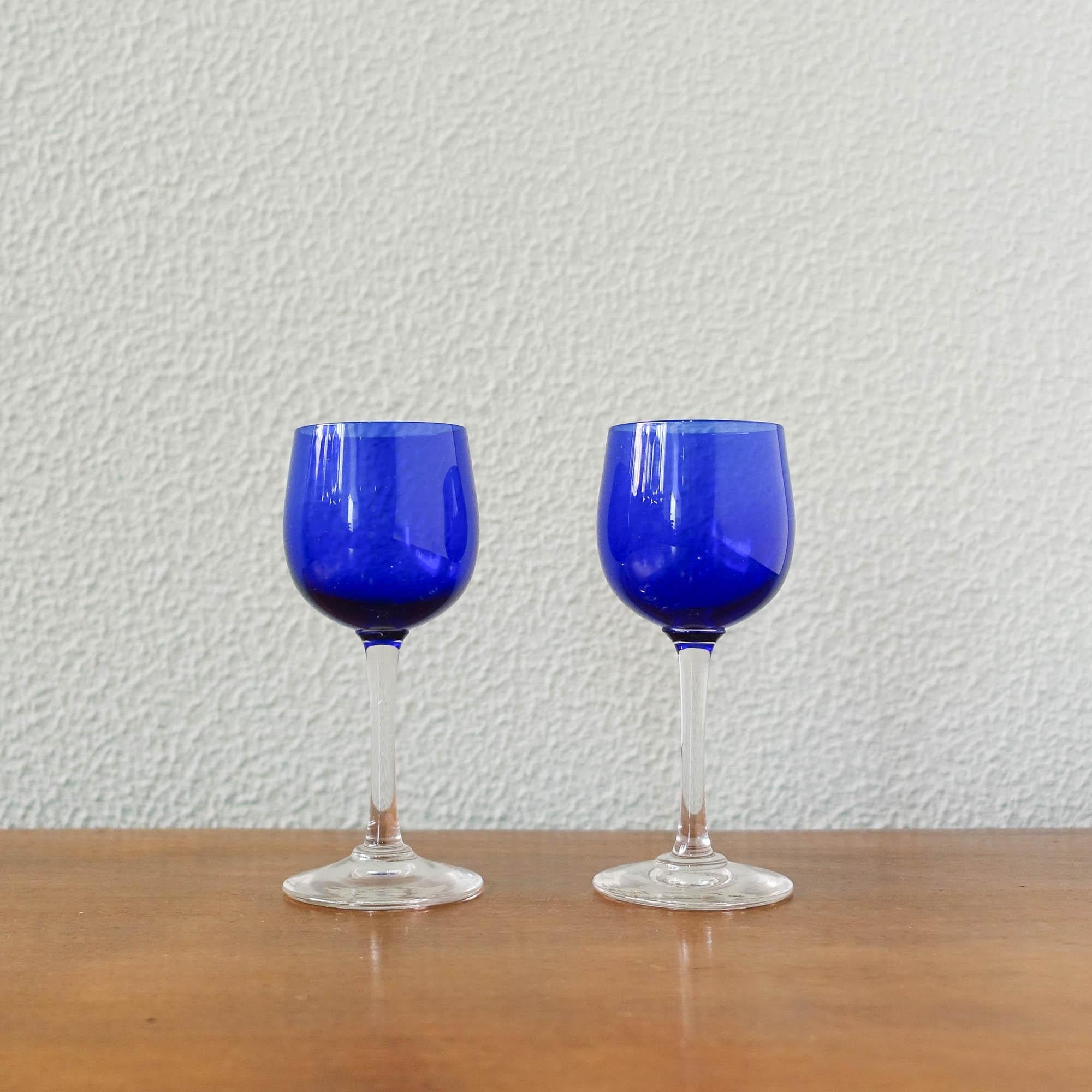 Mid-Century Modern Bottle and Two Glasses in Cobalt Blue by Marinha Grande, 1950's For Sale