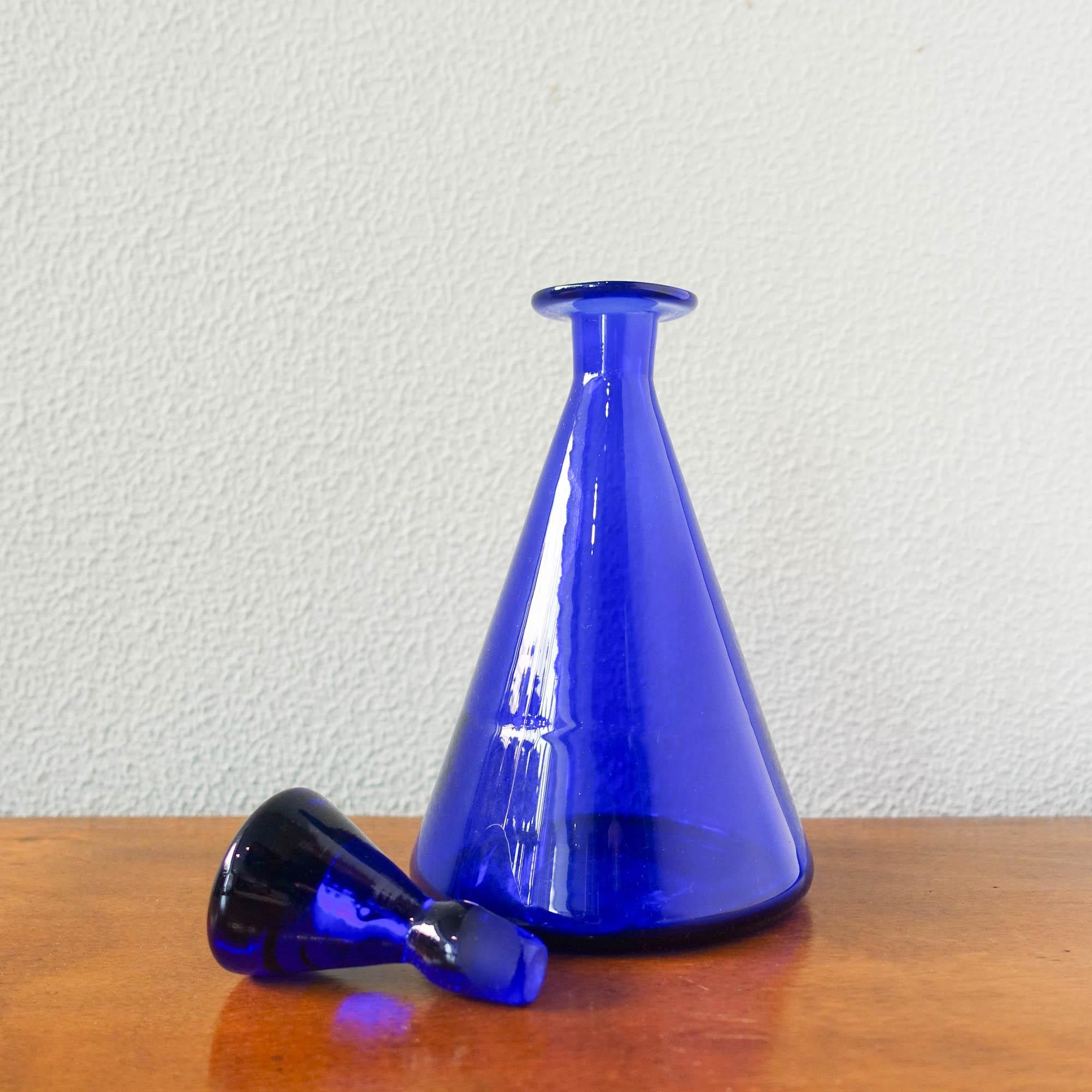 Bottle and Two Glasses in Cobalt Blue by Marinha Grande, 1950's For Sale 2