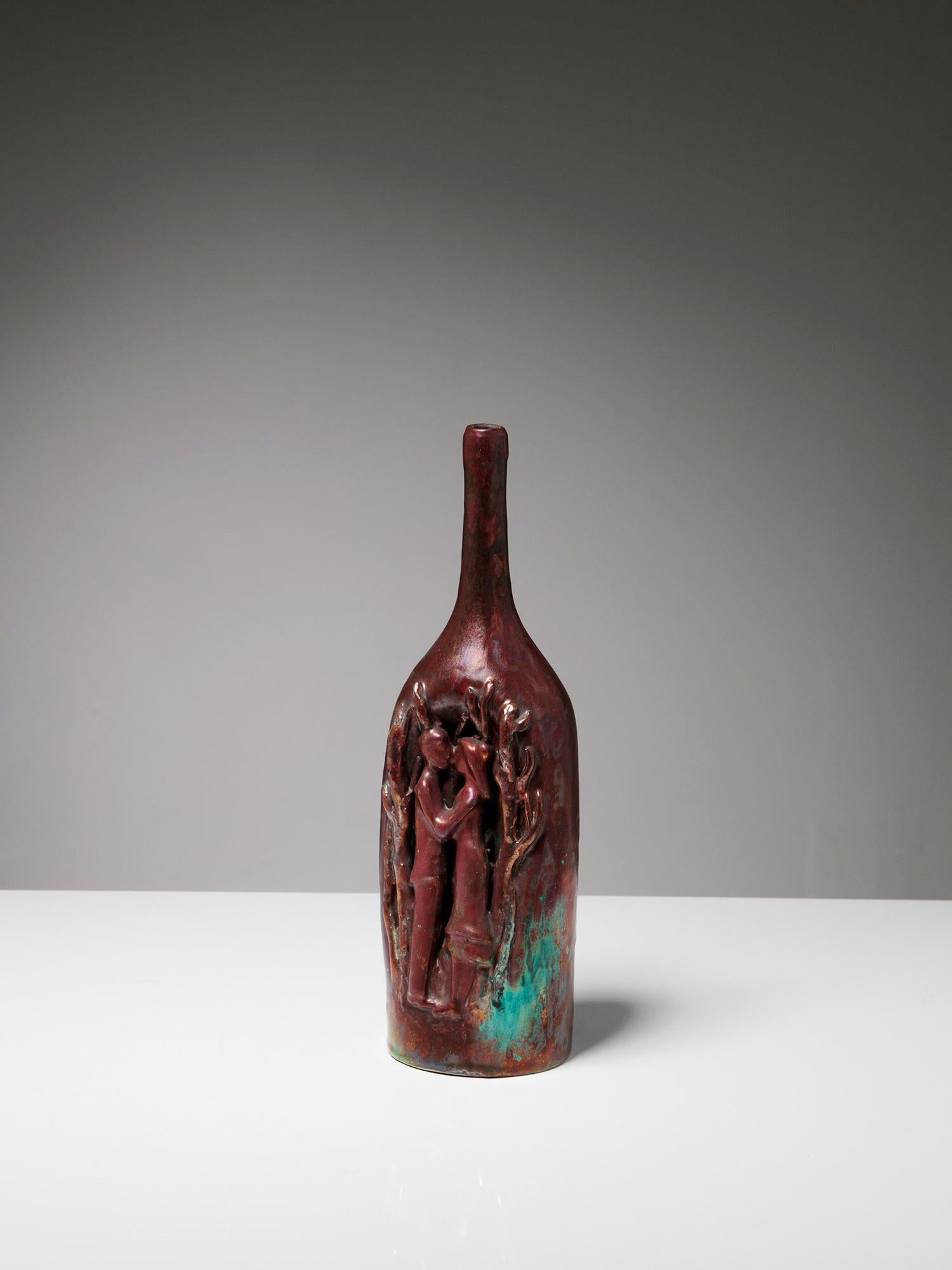 Rare bouteille en céramique de Domenico Minganti pour la Cooperativa Ceramica d'Imola.
Une production des années 1950 qui a également inspiré les bouteilles de Gio Ponti pour le même fabricant.