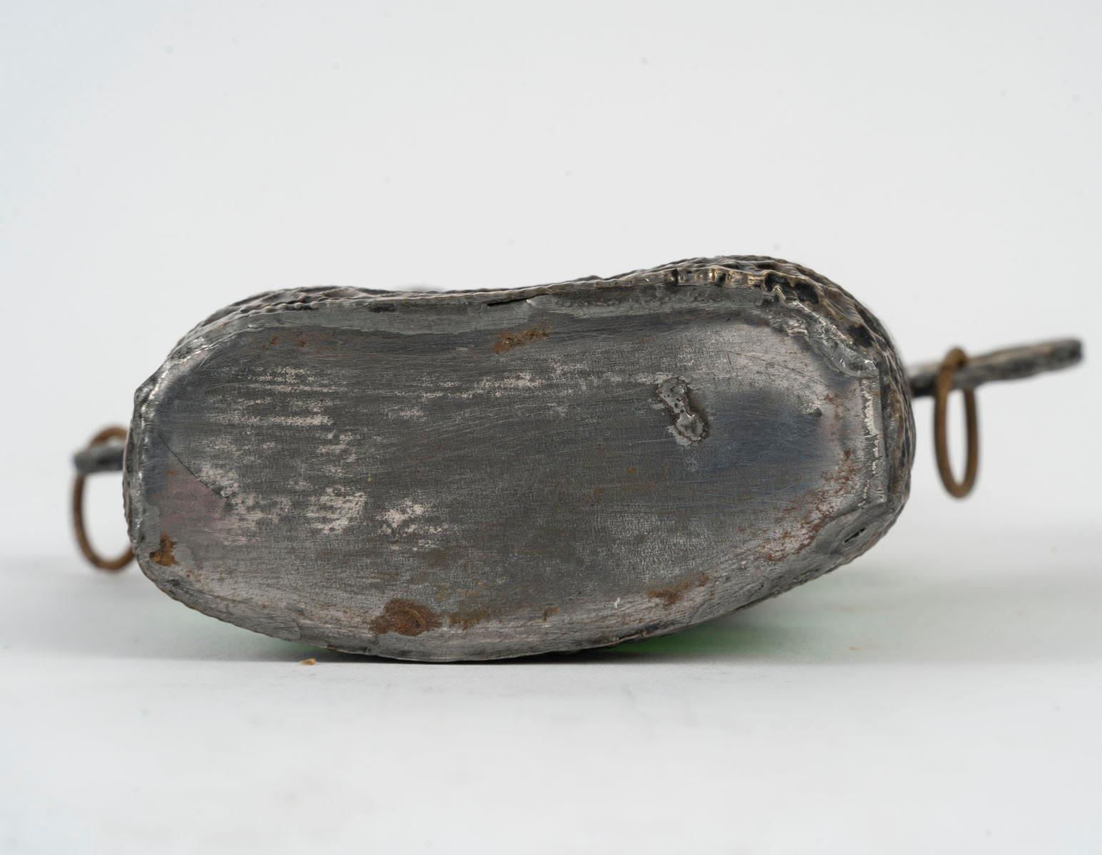 Gefäßflasche mit appliziertem Metall, orientalische Kunst, 20. Jahrhundert. im Angebot 2