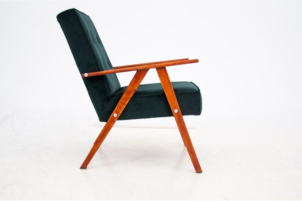 Armchair, Poland, 1960s

Very good condition, after replacing the upholstery.

Wood: beech

dimensions: Armchair height 78 cm, seat height 42 cm, width 49 cm, depth 72 cm.