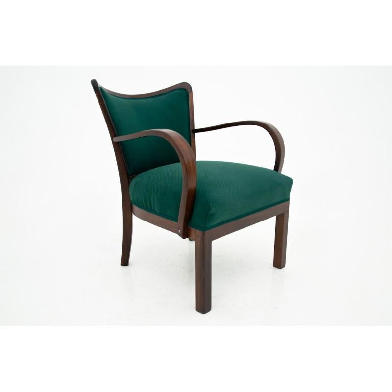 Club armchair with bent armrests was produced in Poland in the 1950s. The armchair was renovated and the upholstery was replaced with a new one, dark green. The condition is very good. Comfortable and stabile.

 