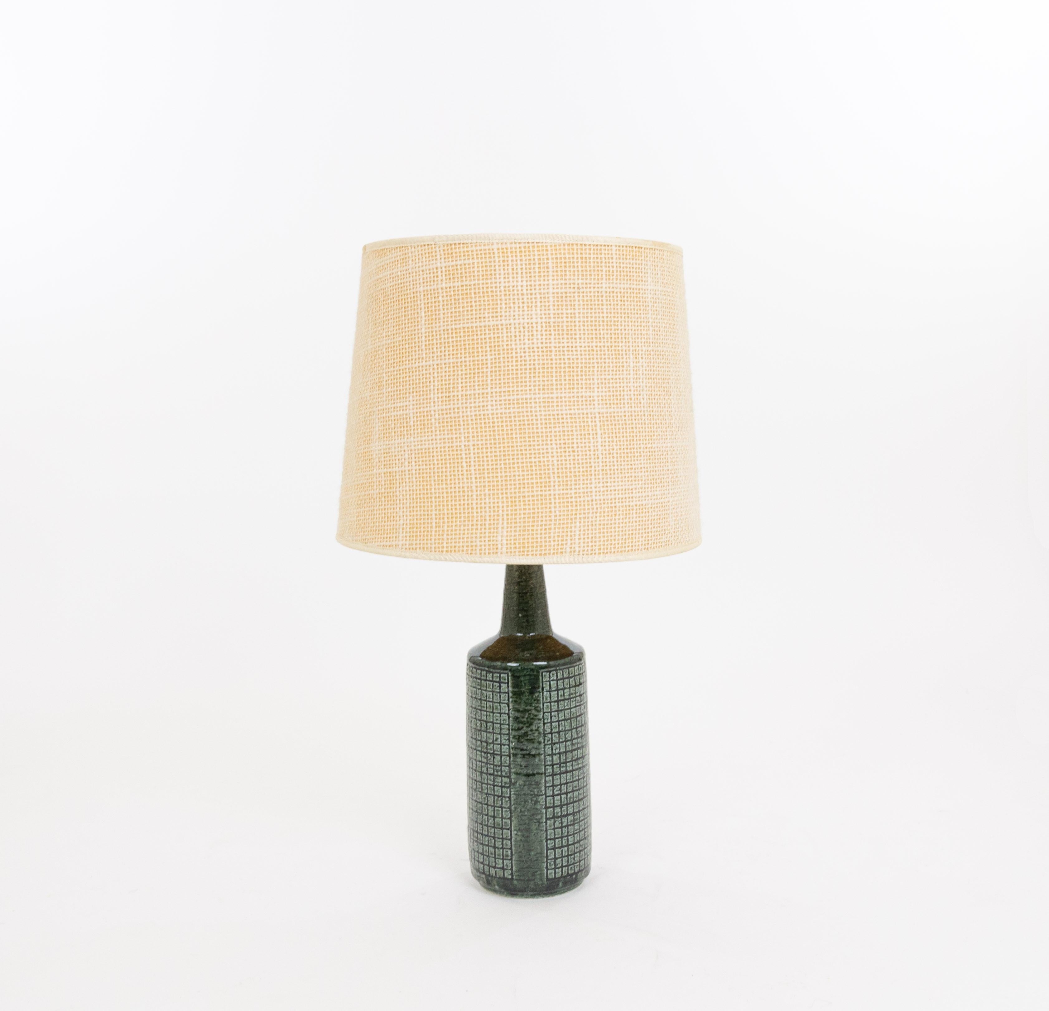 Model DL/30 table lamp made by Annelise and Per Linnemann-Schmidt for Palshus in the 1960s. The colour of the handmade decorated base is Bottle Green. It has impressed, geometric patterns.

The lamp comes with its original lampshade holder. The