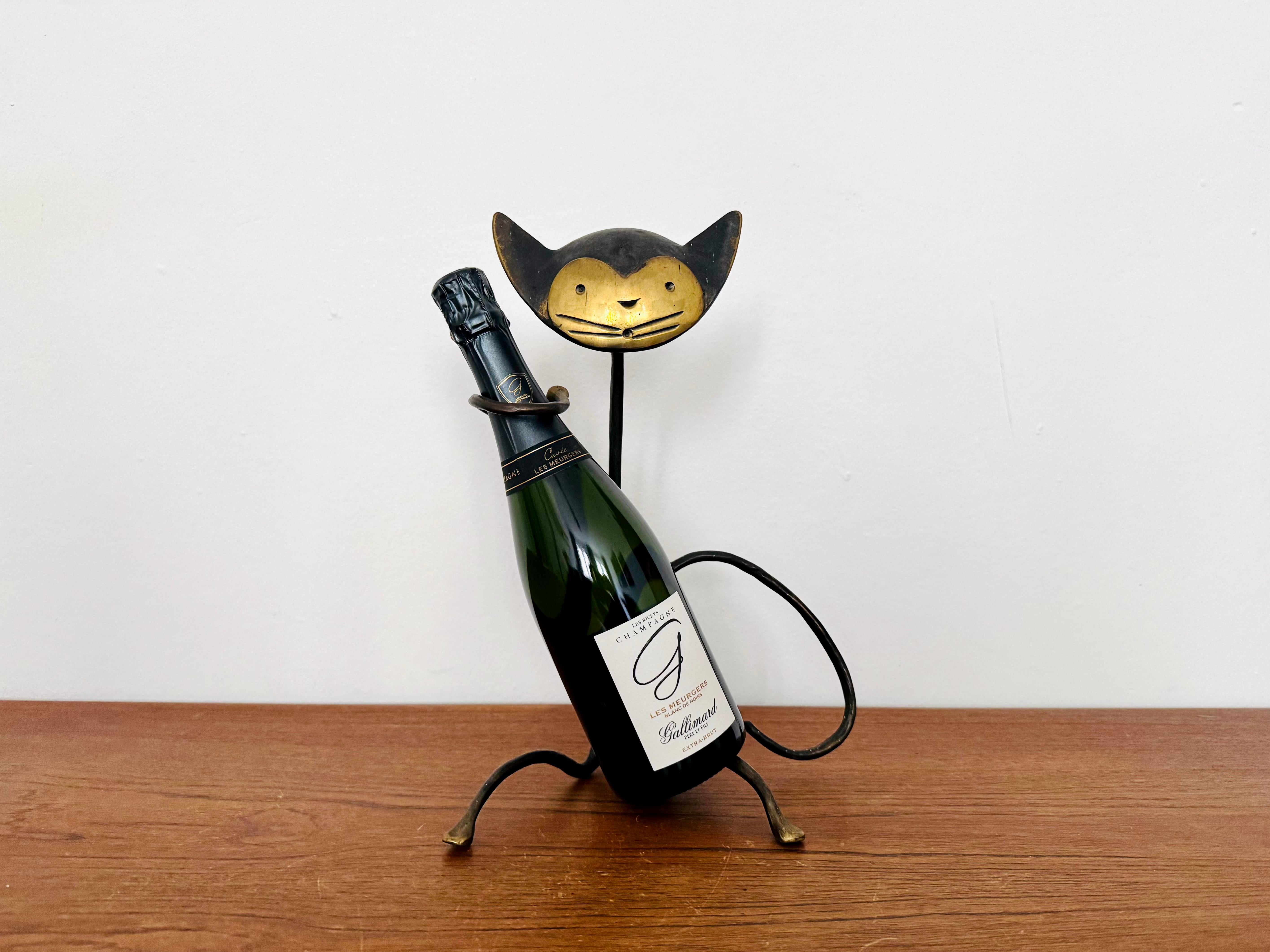 Very nice bottle holder from the 1950s.
Attention to detail and high-quality workmanship.
An asset to any home.

Design: Walter Bosse

Condition:

Very good vintage condition with slight signs of wear and tear due to age.
Some signs of wear and