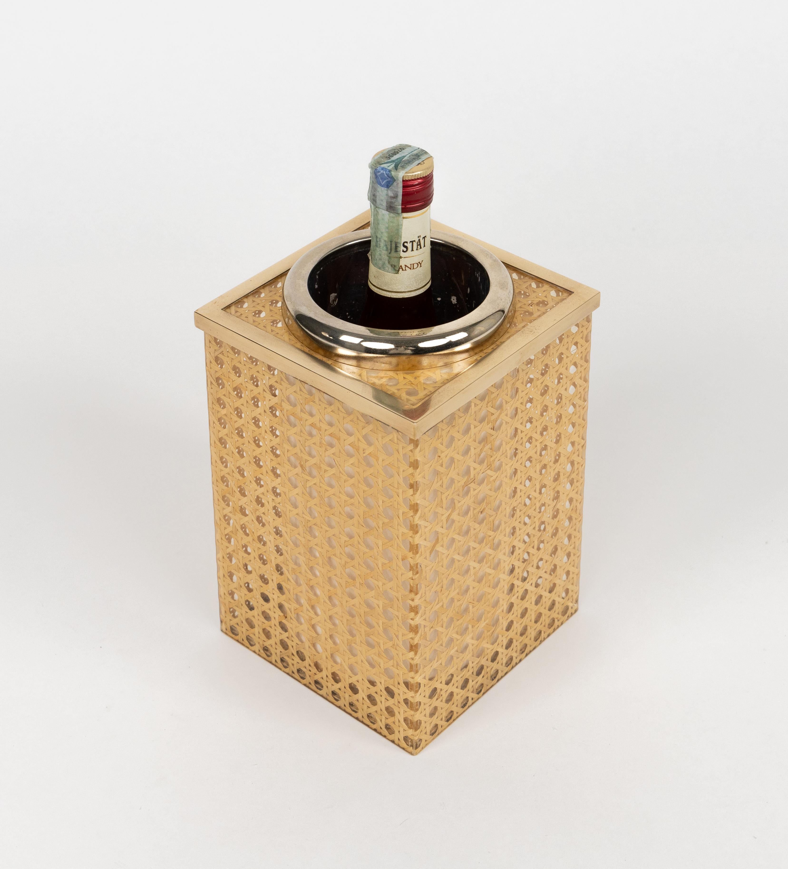 Botellero de Lucita, Mimbre y Latón Estilo Christian Dior, Italia Años 70 en Bueno estado para la venta en Rome, IT