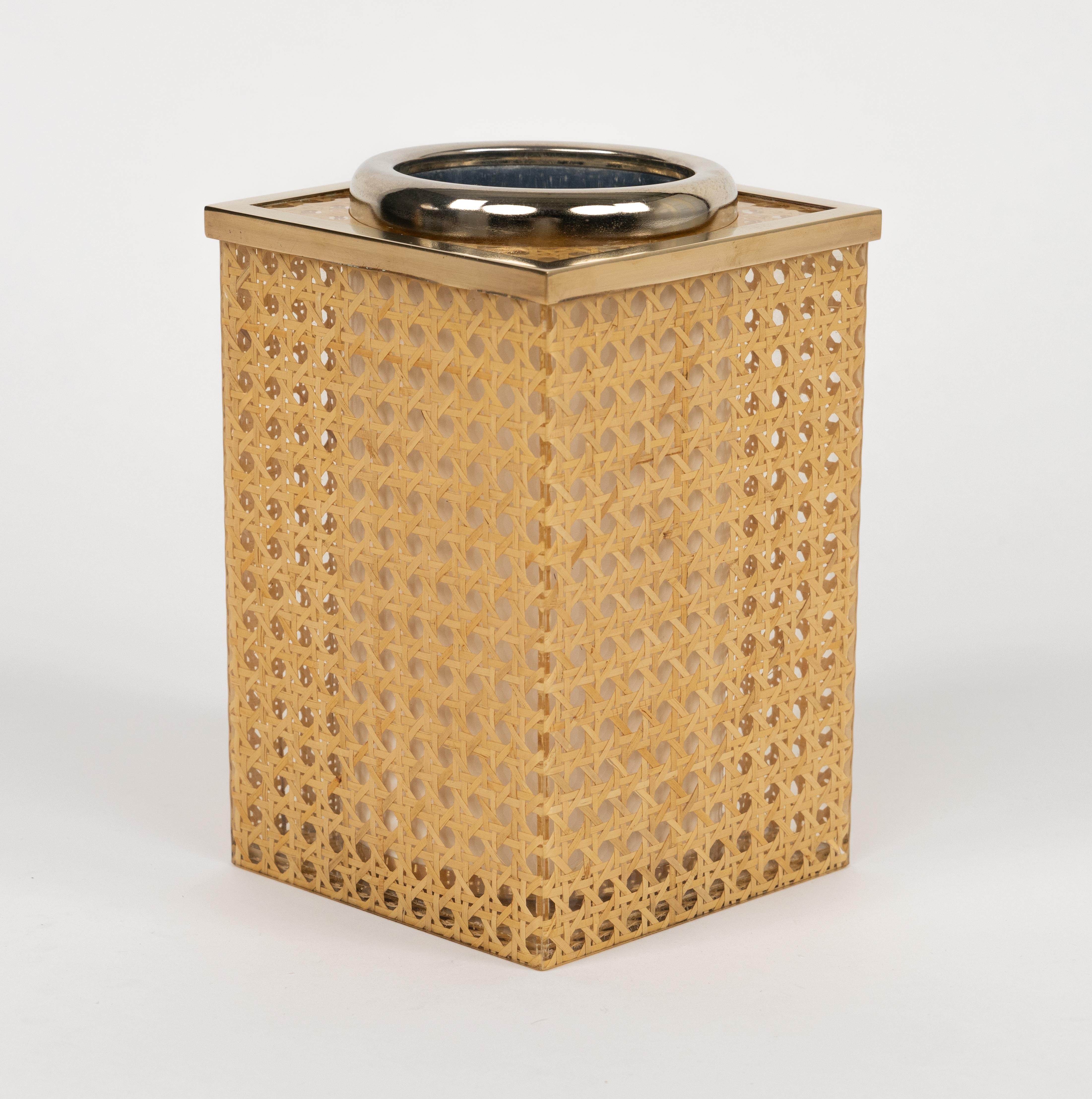Botellero de Lucita, Mimbre y Latón Estilo Christian Dior, Italia Años 70 Metal en venta