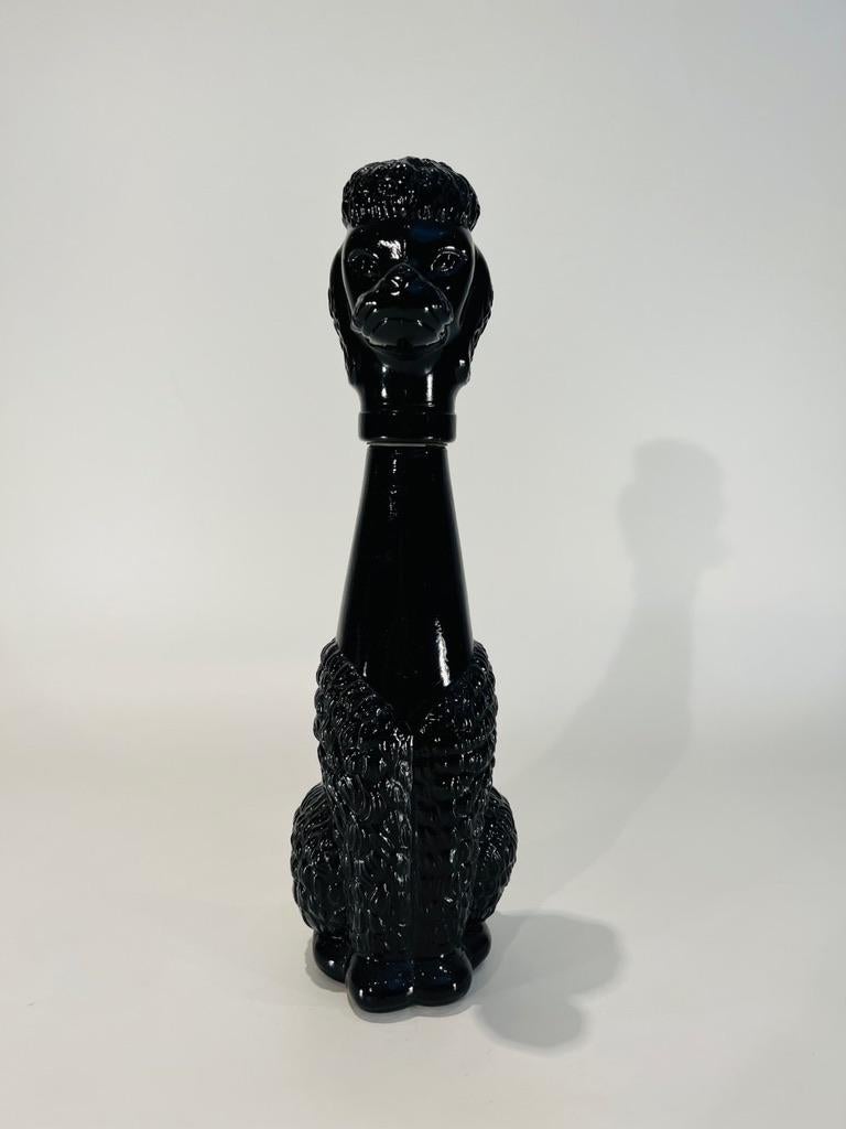 Bouteille en verre noir français circa 1950 Chien caniche - En vente sur  1stDibs France, image size:768x1024