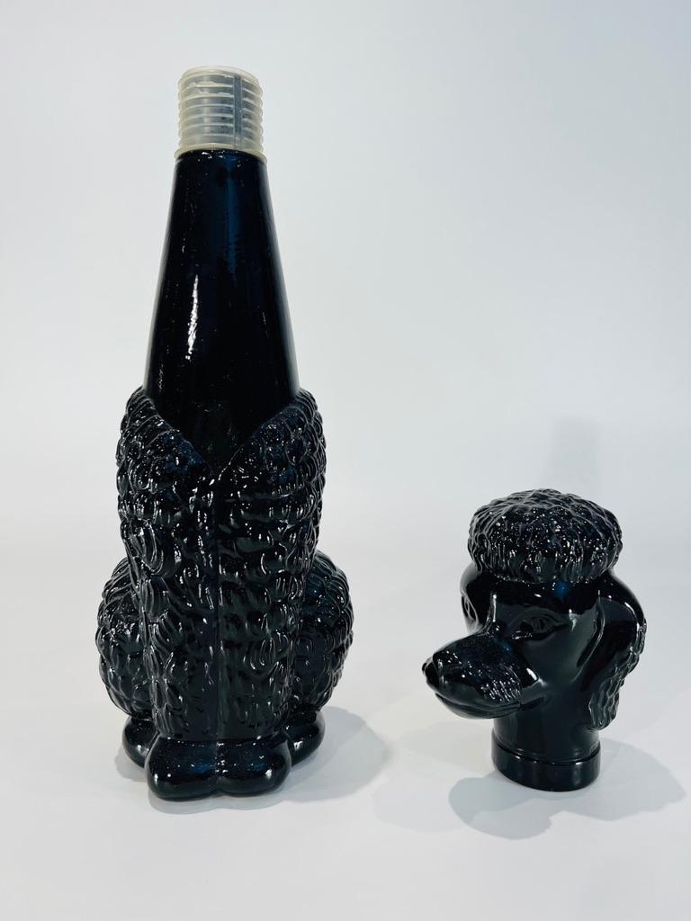 Bouteille en verre noir français circa 1950 Chien caniche Bon état - En vente à Rio De Janeiro, RJ