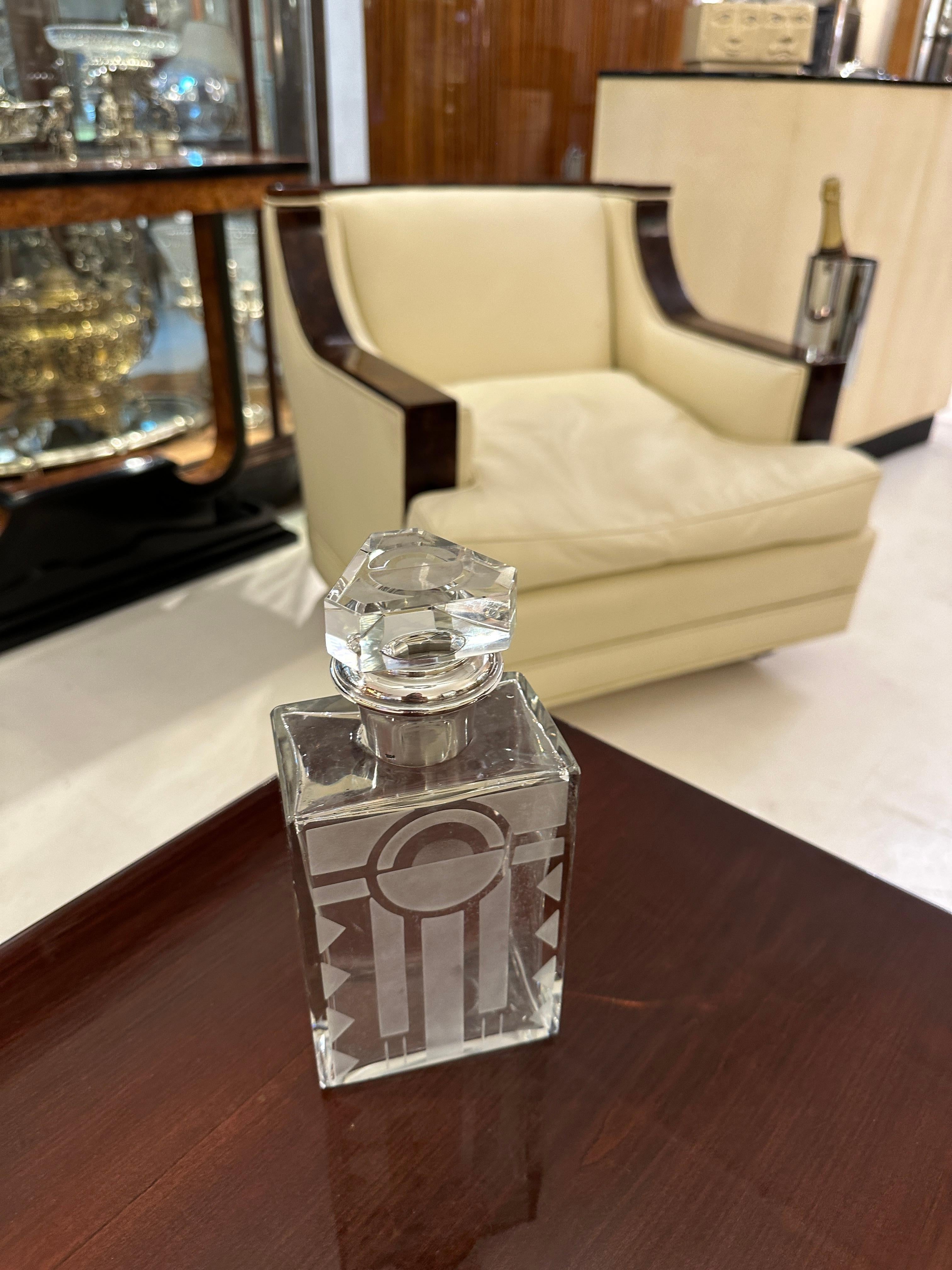 Bouteille en cristal, France, signature Baccarat France en vente 6