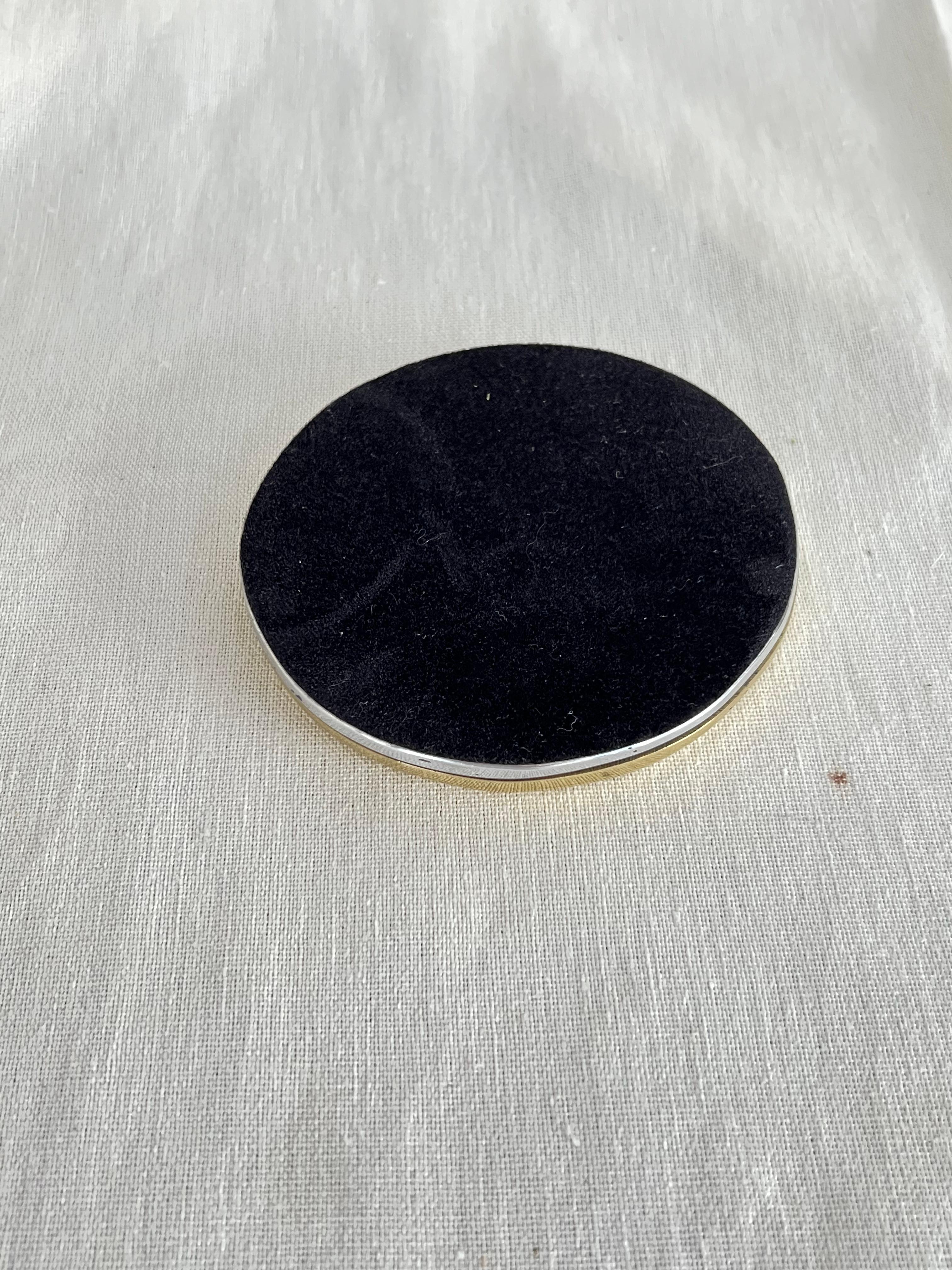 Ring C052 aus sandgegossenem Aluminiumguss-Lack, handgefertigt lackiert im Zustand „Neu“ im Angebot in Benahavis, AN