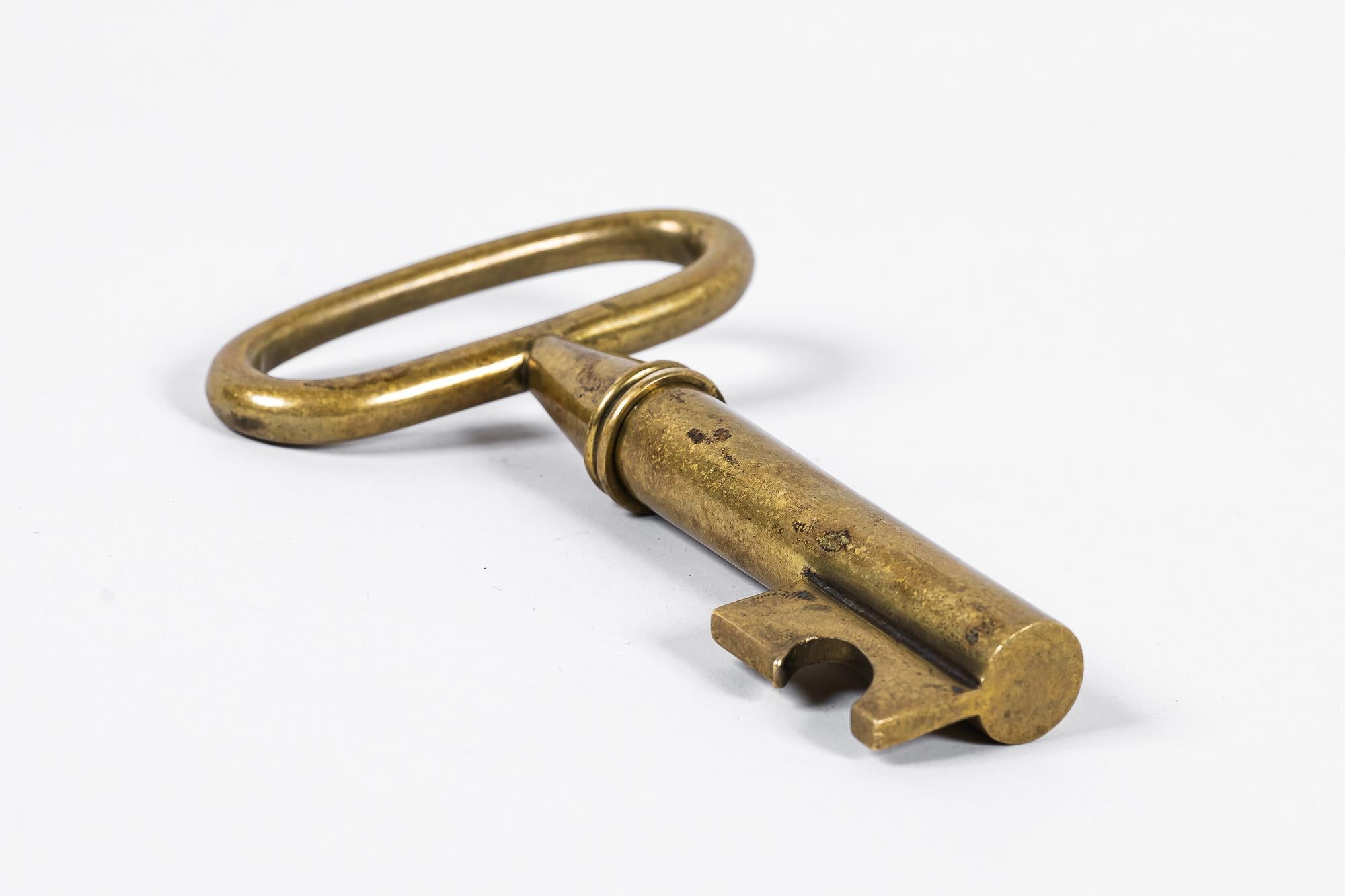 Bottle opener in key design by Auböck.
Original condition.