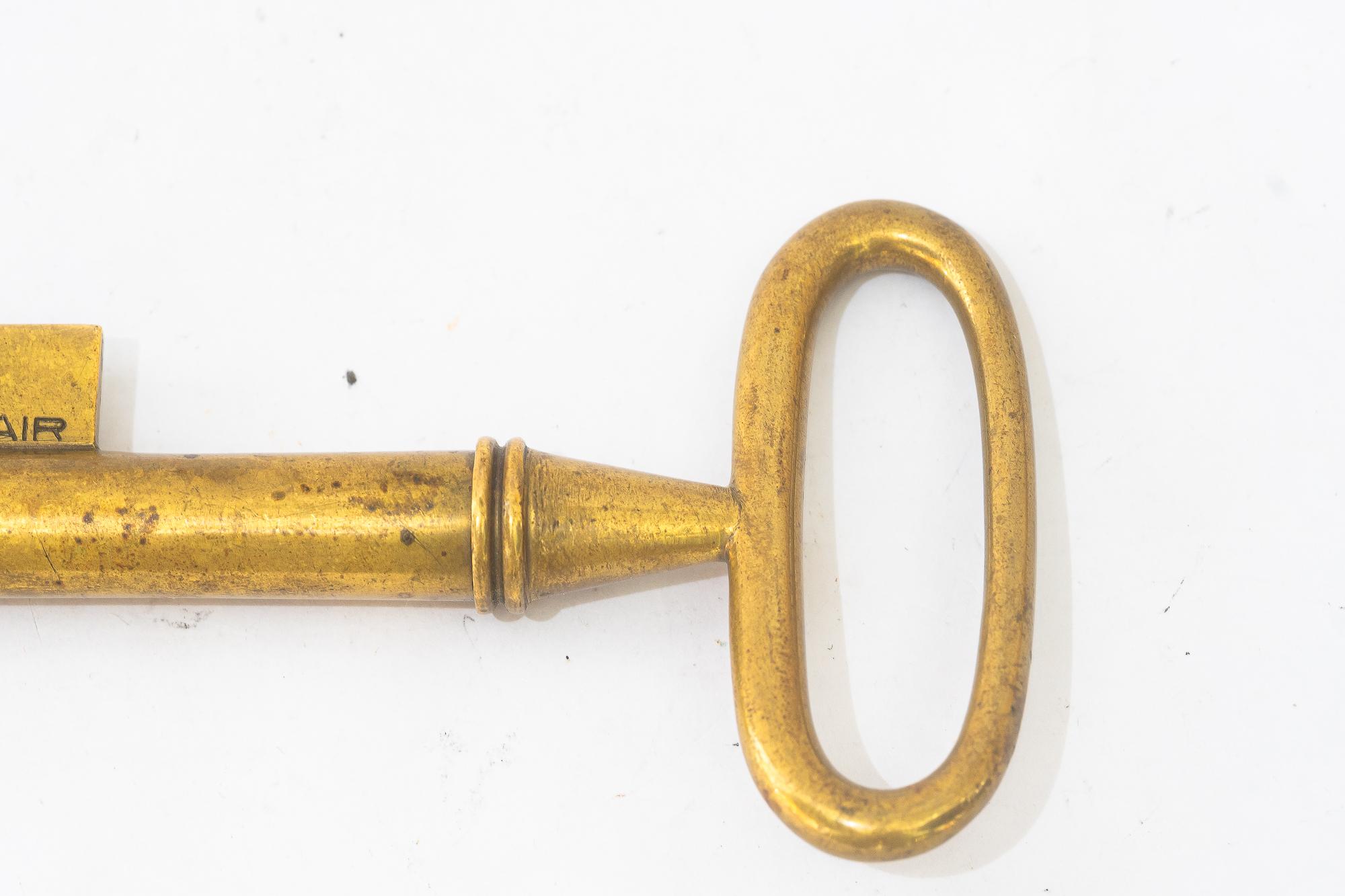 Flaschenöffner im Schlüsseldesign von Auböck ( markiert ) (Mitte des 20. Jahrhunderts) im Angebot