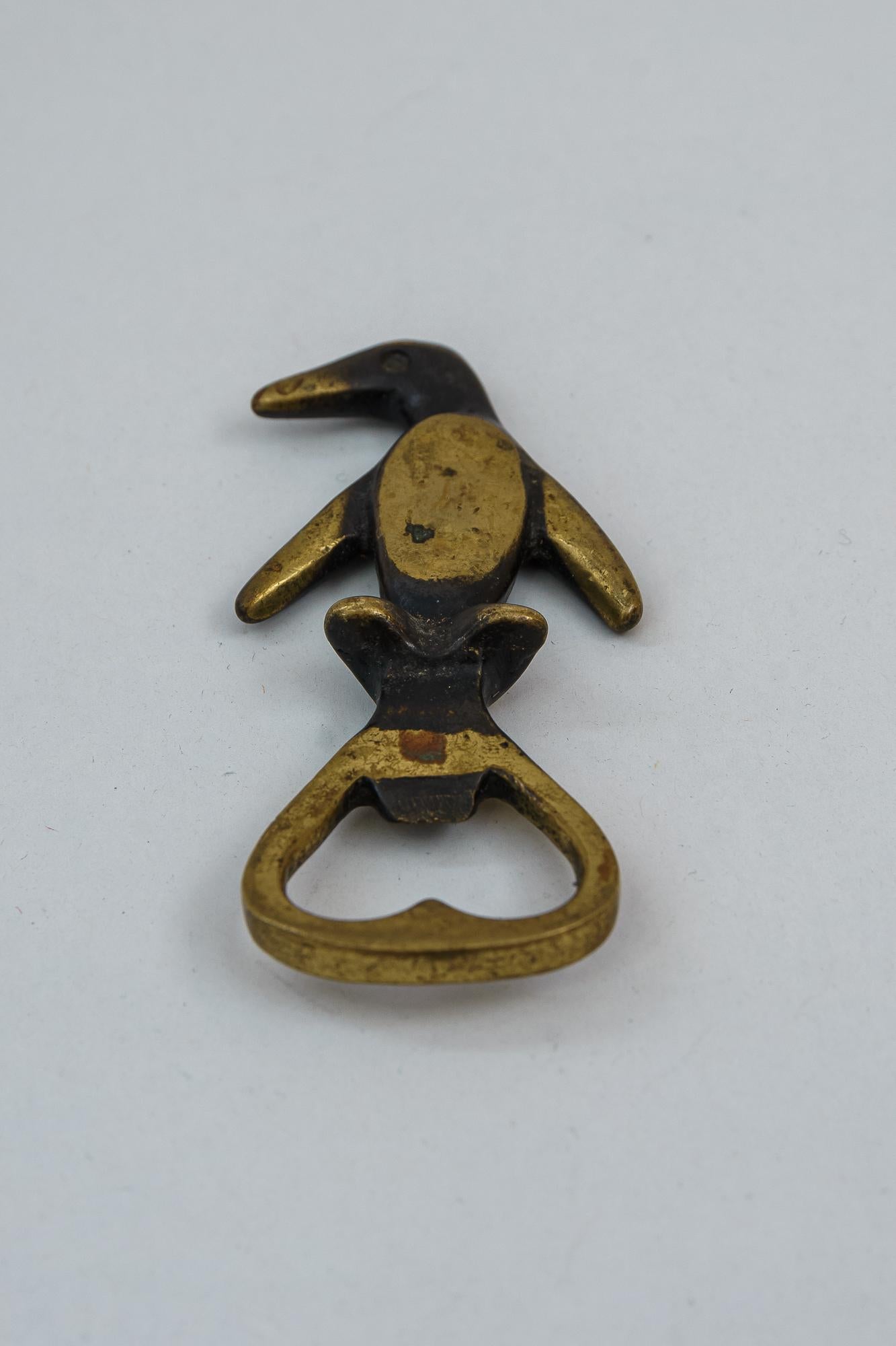 Ouvre-bouteille représentant un pingouin par Walter Bosse, vers les années 1950.
État d'origine
(J B).