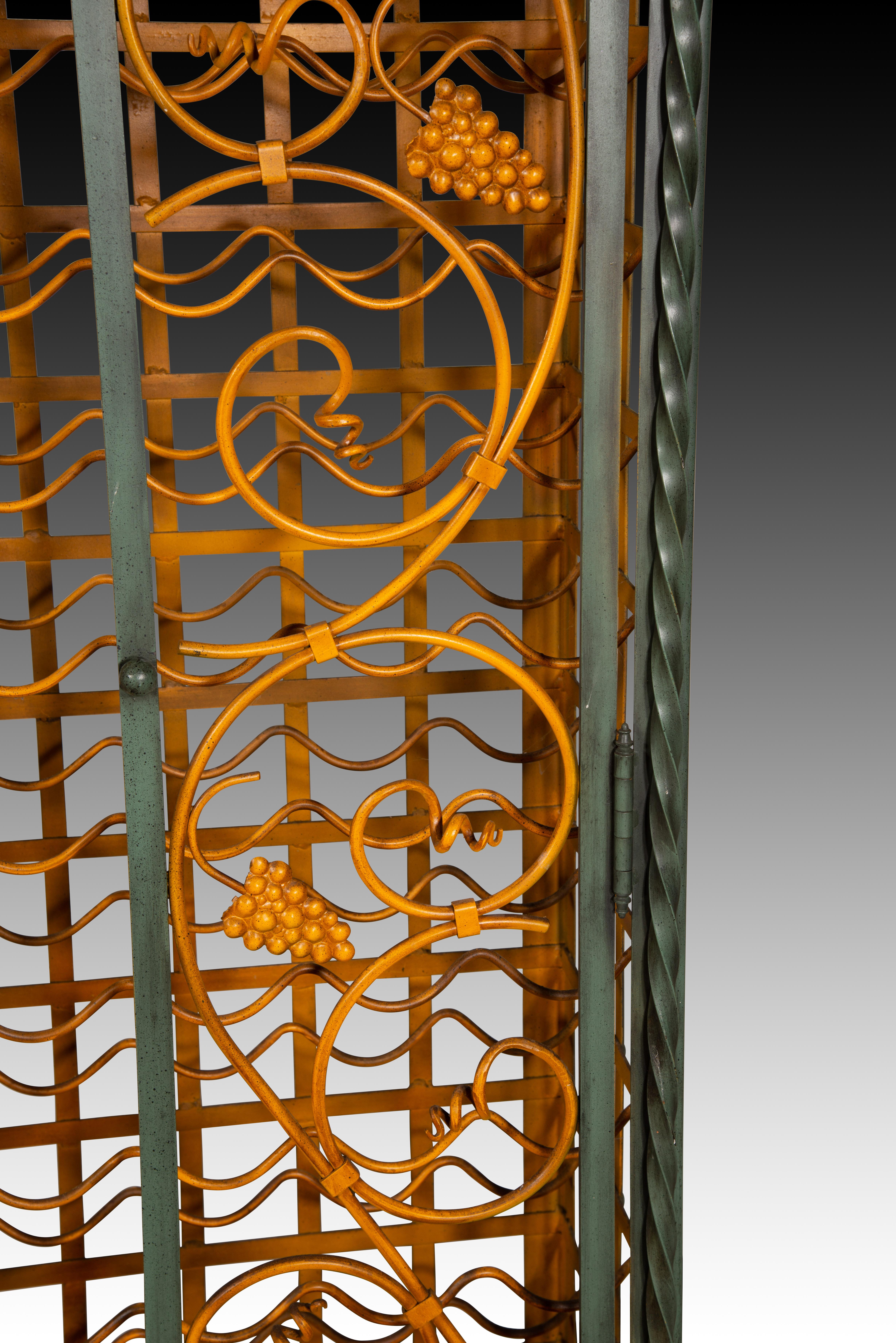 Other Bottle rack. Polychrome iron. 20th century. For Sale