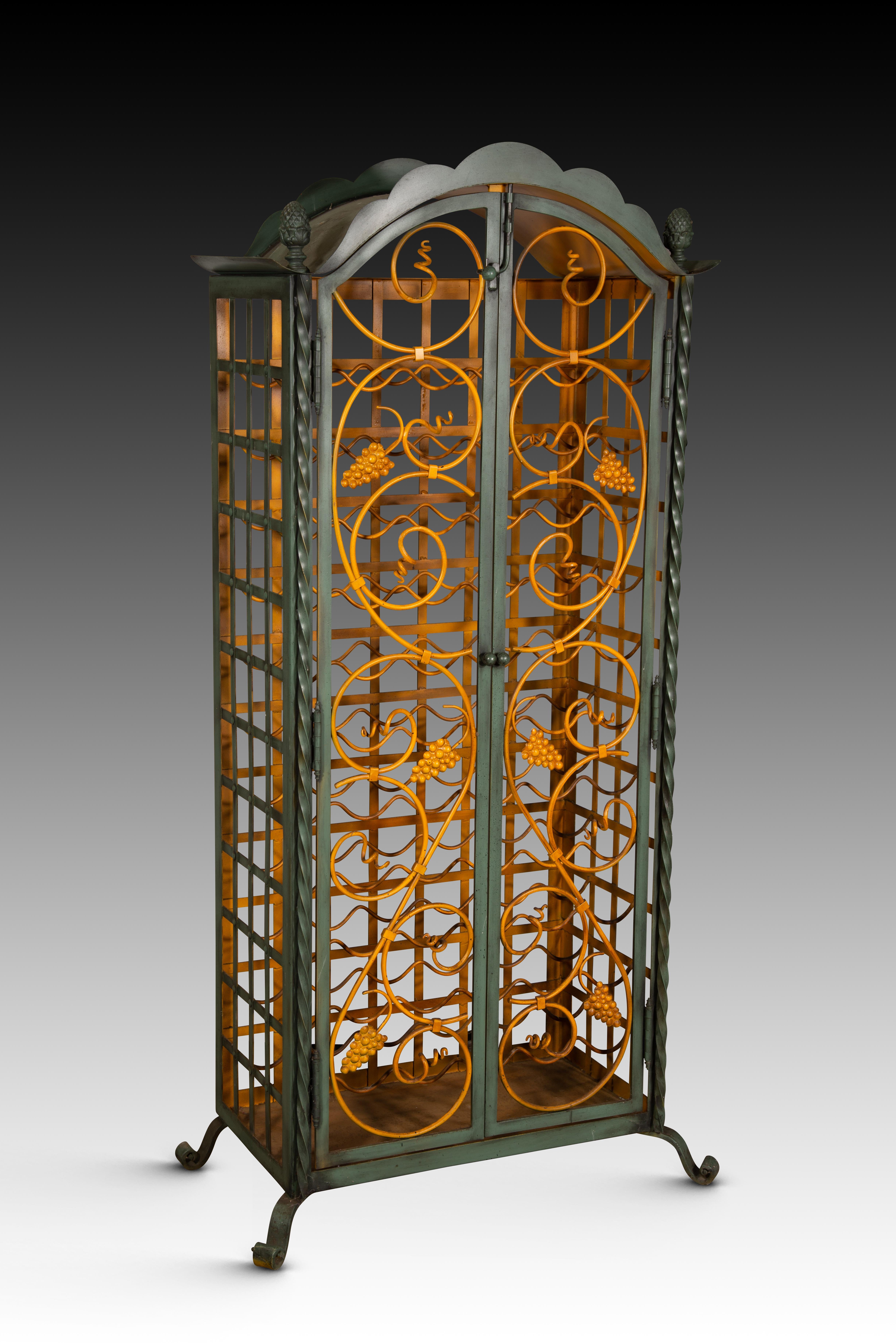 Bottle rack. Polychrome iron. 20th century. In Good Condition For Sale In Madrid, ES