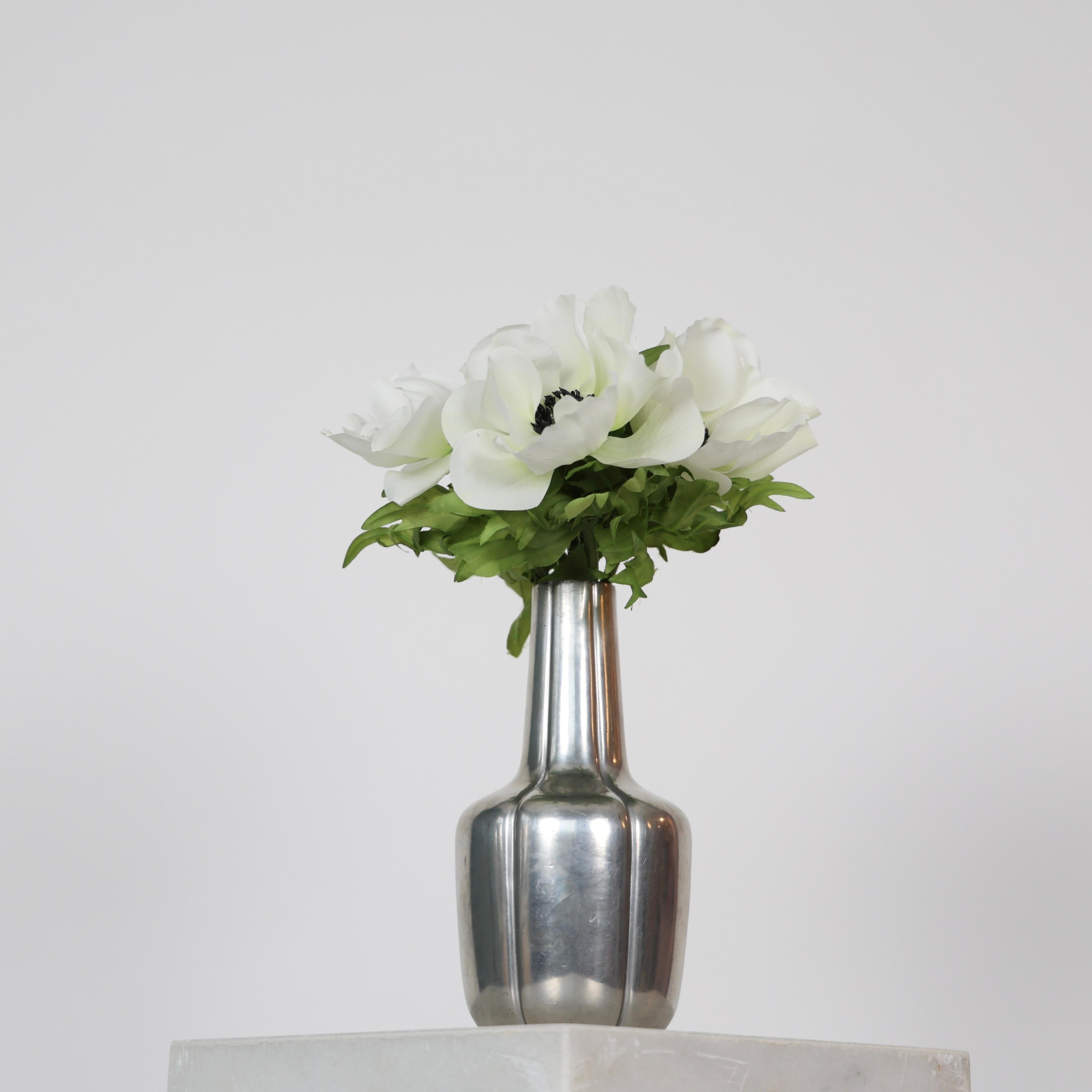 Scandinavo moderno Vaso in peltro a forma di bottiglia di Just Andersen, anni '50, Danimarca in vendita