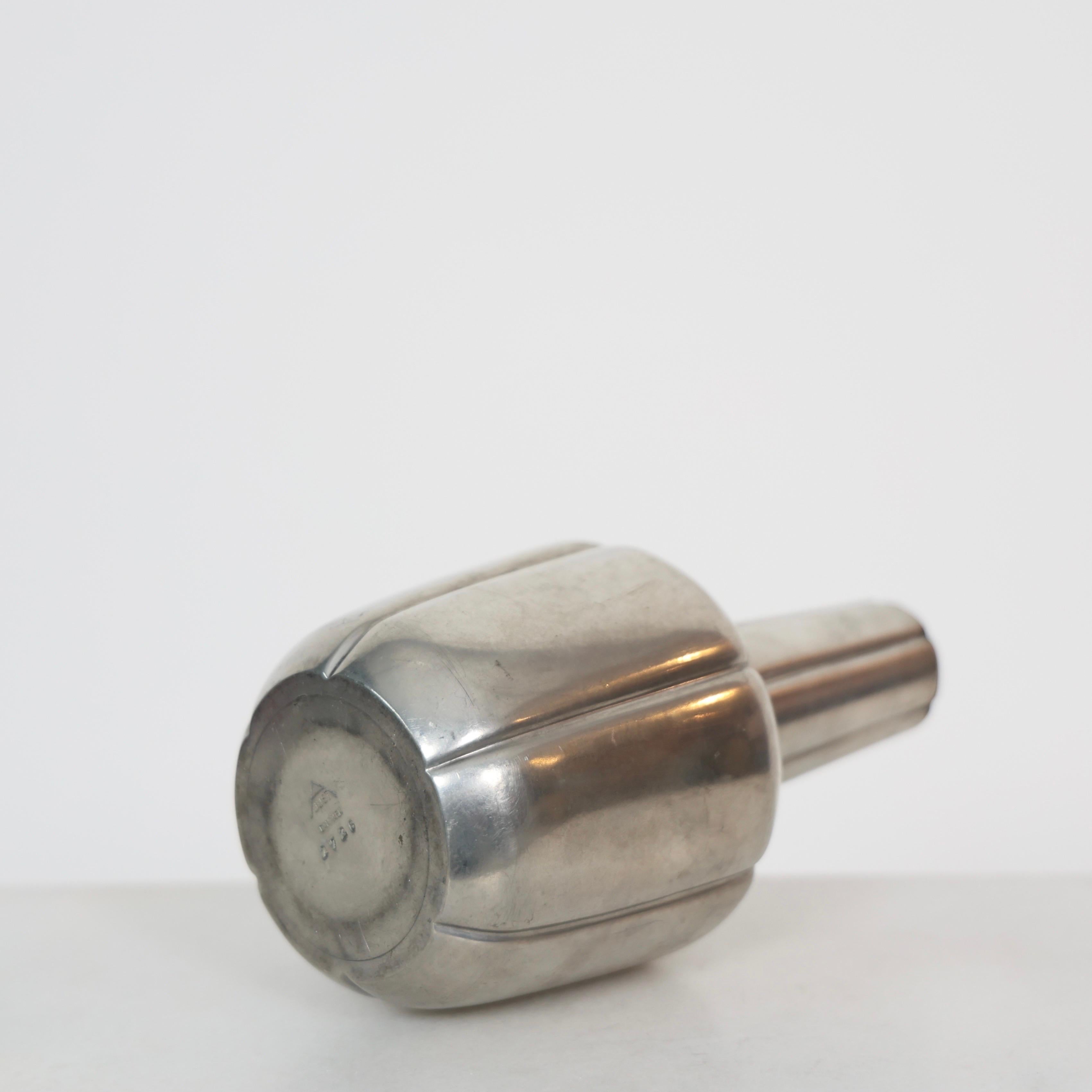 Metà XX secolo Vaso in peltro a forma di bottiglia di Just Andersen, anni '50, Danimarca in vendita