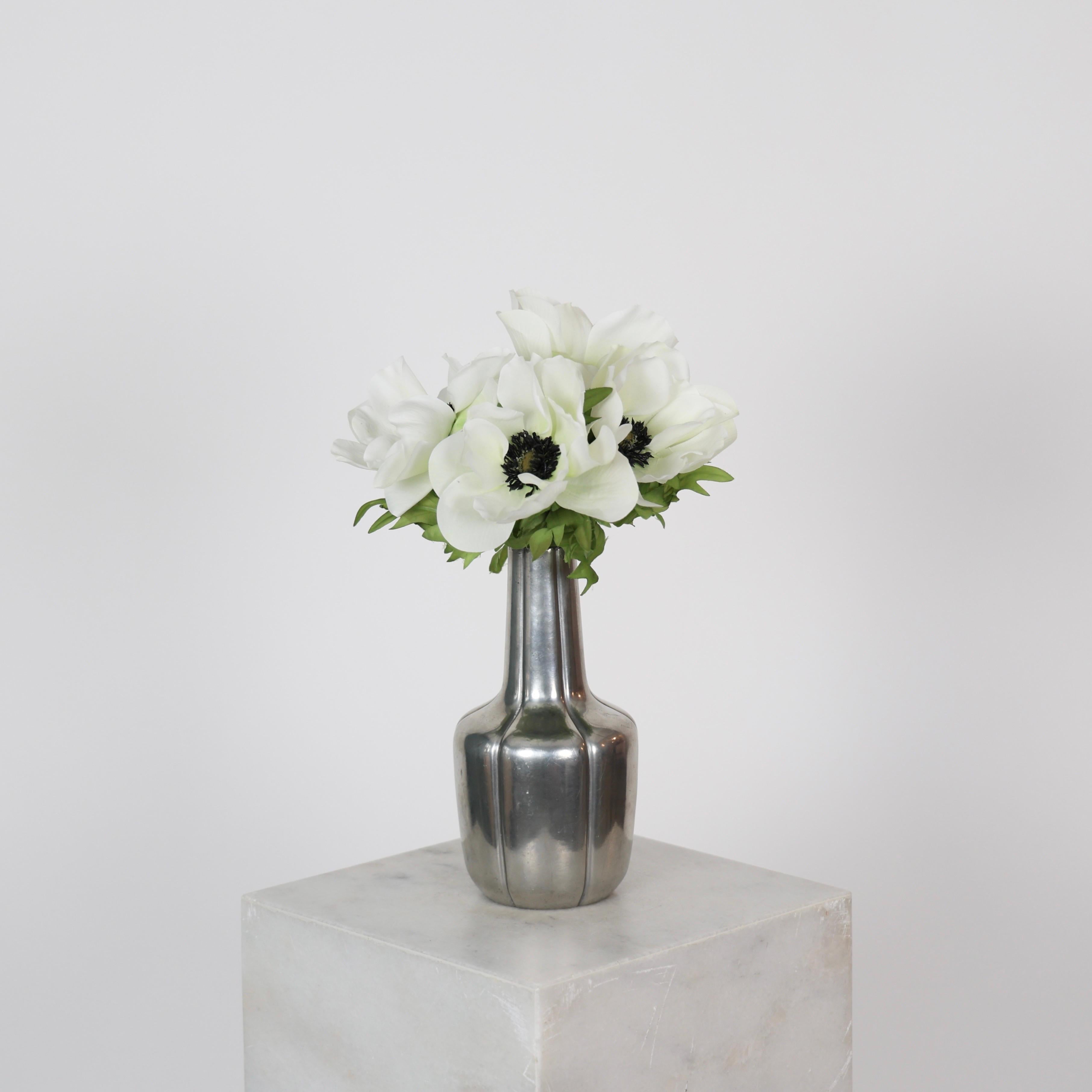 Vaso in peltro a forma di bottiglia di Just Andersen, anni '50, Danimarca in vendita 1