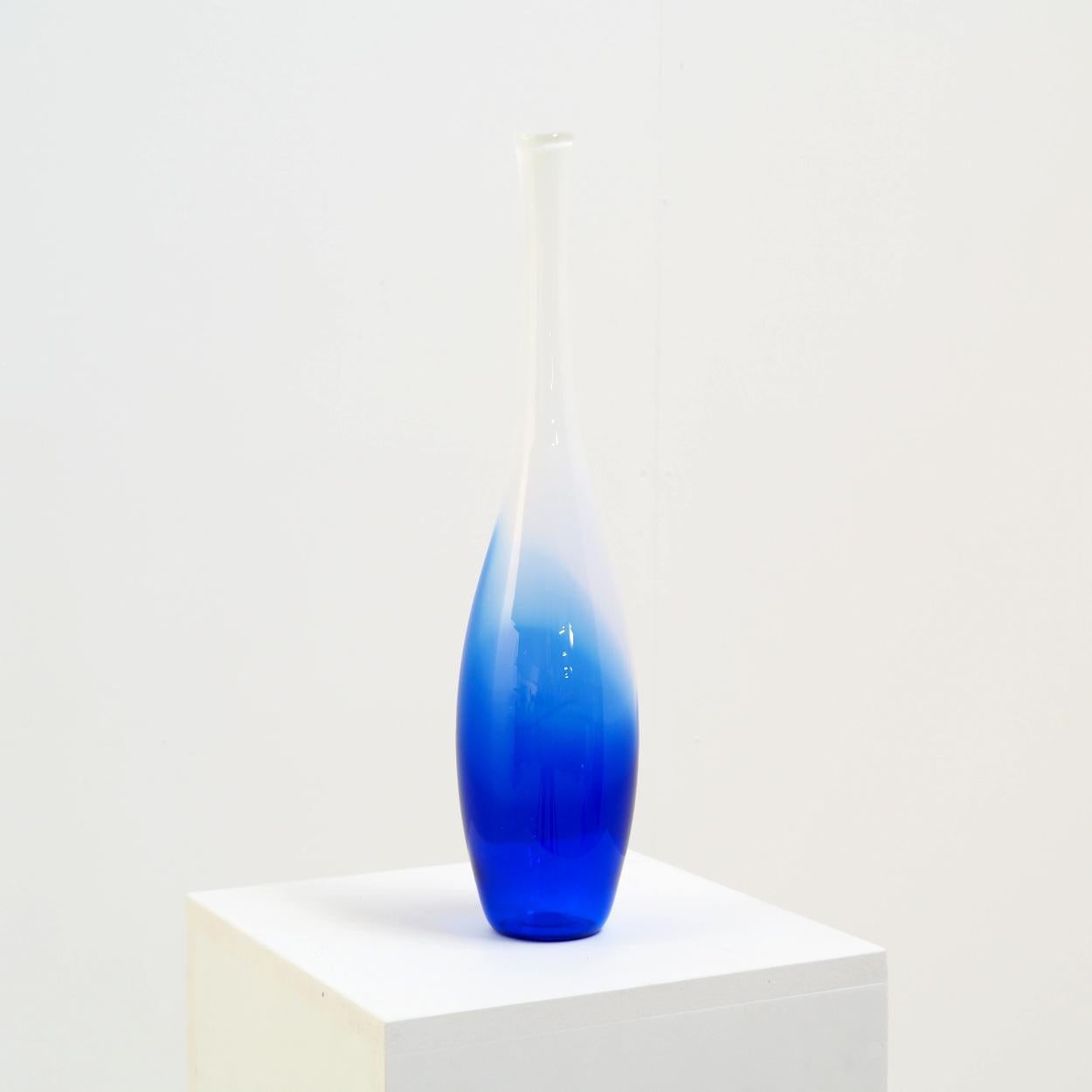 Flaschenvase Entworfen von Floris Meydam für 'Glasfabriek Leerdam'. (Moderne der Mitte des Jahrhunderts) im Angebot
