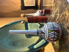 Flaschenvase mit langem Hals von Roger Capron