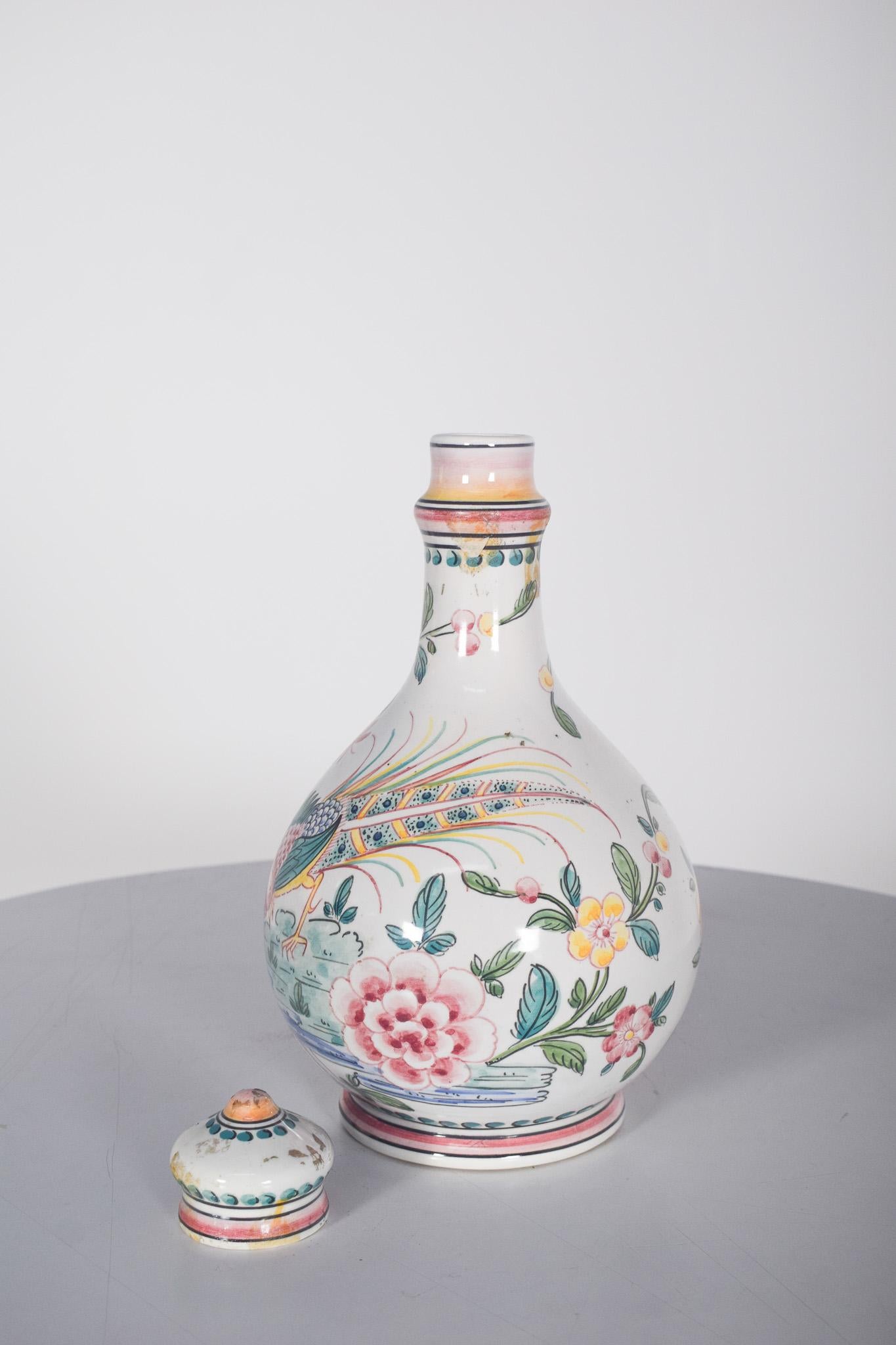 Flasche mit Deckel aus Outeiro-Porzellan im Angebot 1