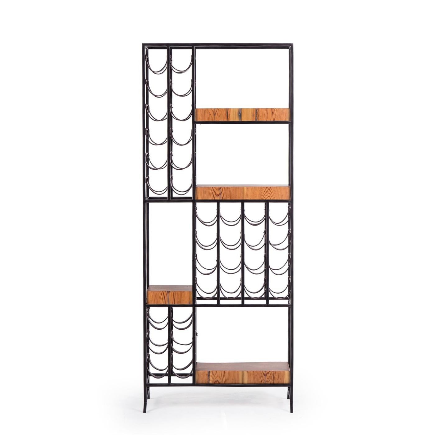 Rack 36 bottles with forged iron frame
with 4 shelves in solid pinewood and with
36 leather style bottle rack. Tipping restraint.